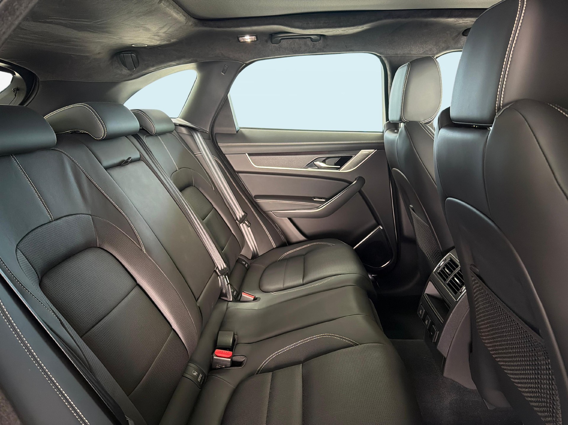 JAGUAR F-Pace 2.0 P400e R-Dynamic HSE AWD Plug In Hybrid 404PS-image-10