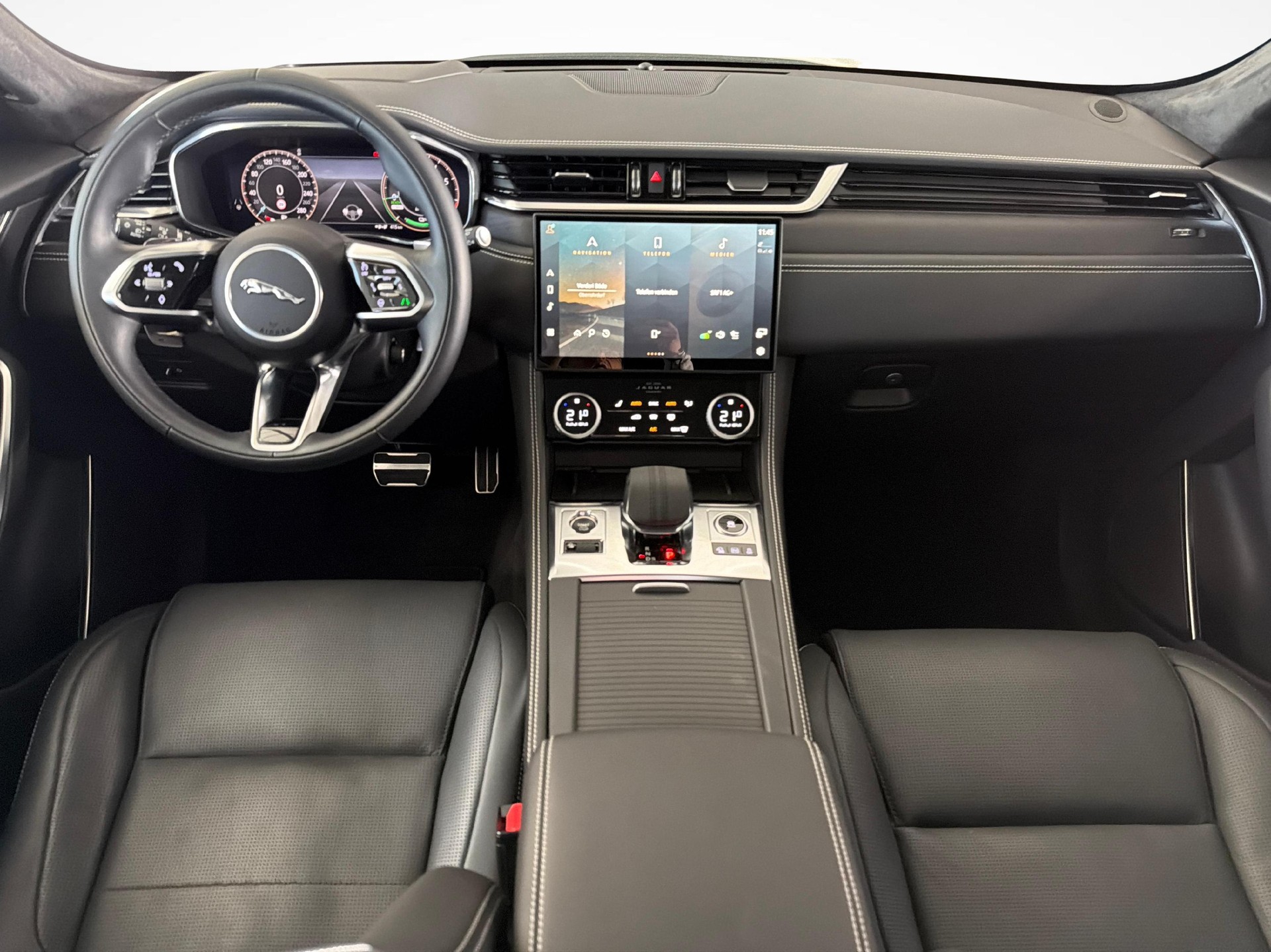 JAGUAR F-Pace 2.0 P400e R-Dynamic HSE AWD Plug In Hybrid 404PS-image-8