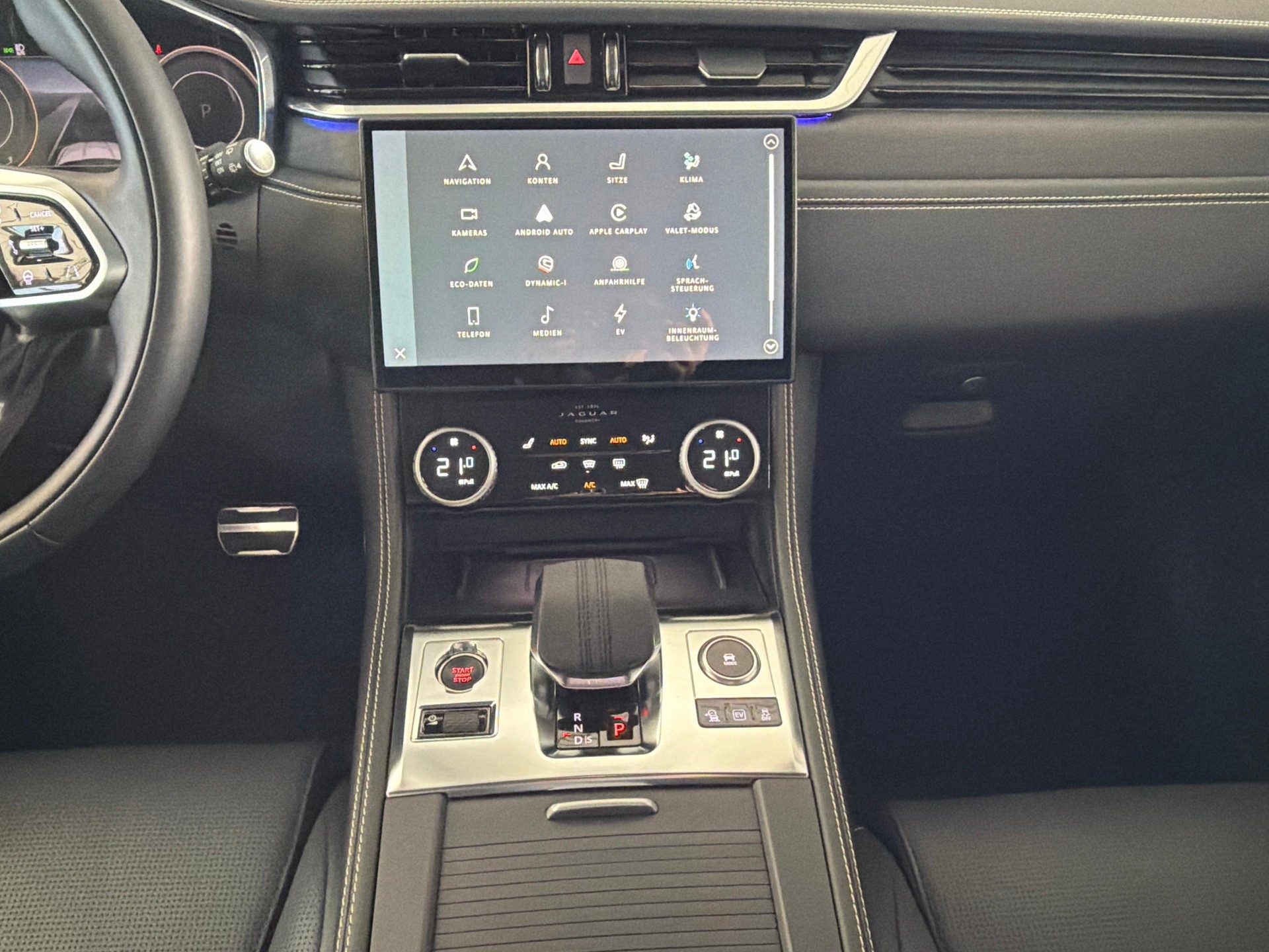 JAGUAR F-Pace 2.0 P400e R-Dynamic HSE AWD Plug In Hybrid 404PS-image-16