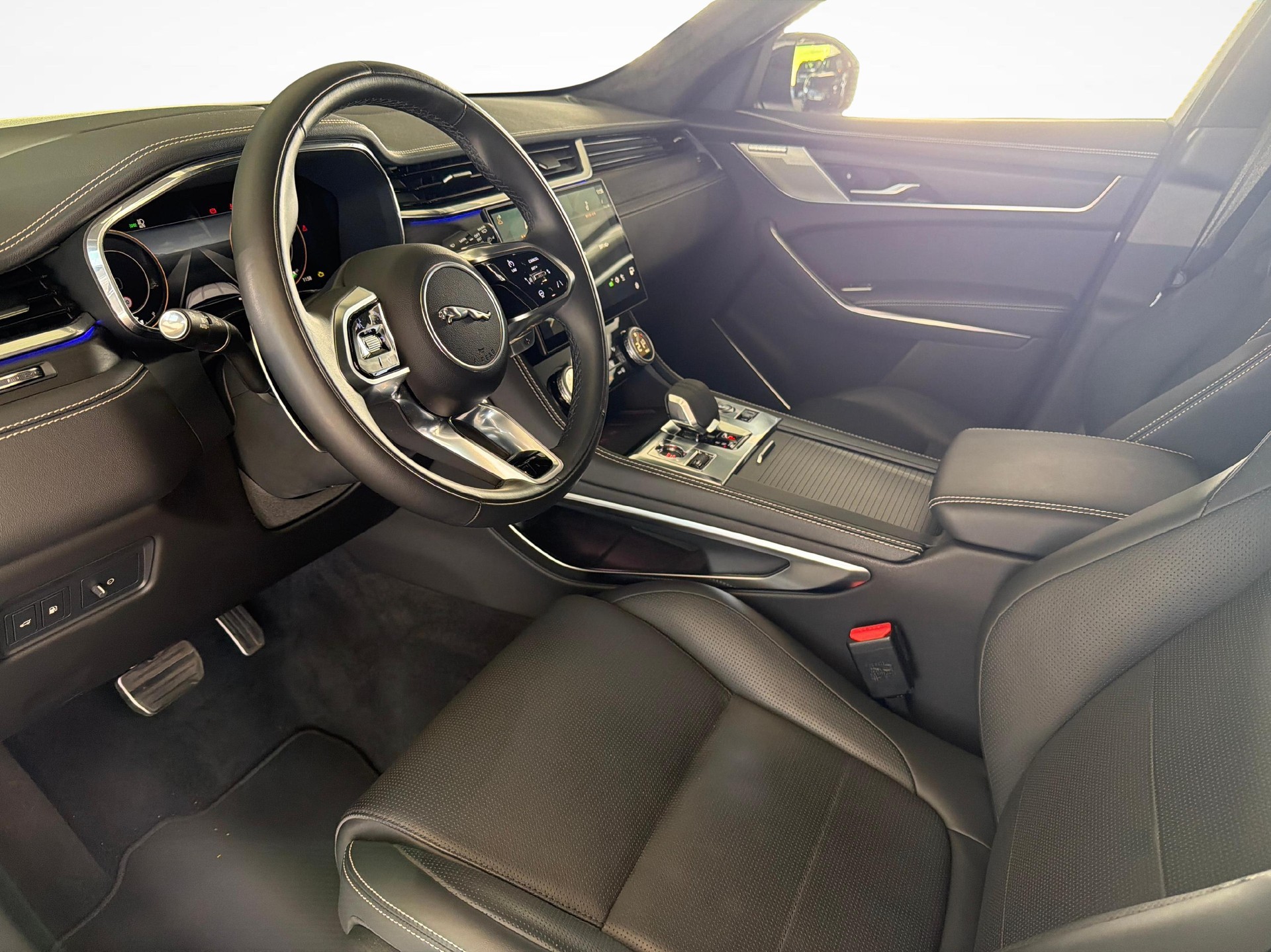 JAGUAR F-Pace 2.0 P400e R-Dynamic HSE AWD Plug In Hybrid 404PS-image-13