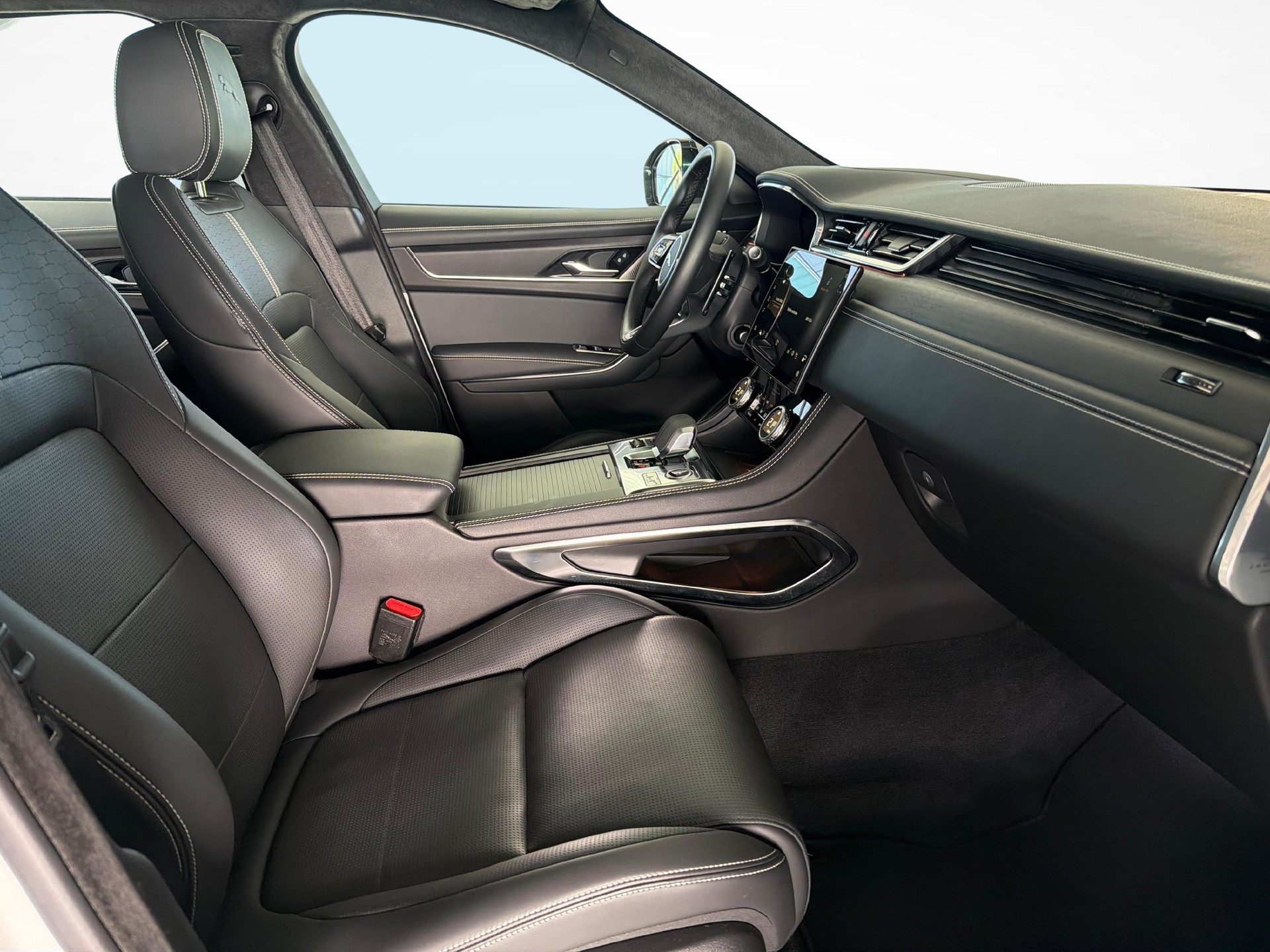 JAGUAR F-Pace 2.0 P400e R-Dynamic HSE AWD Plug In Hybrid 404PS-image-9