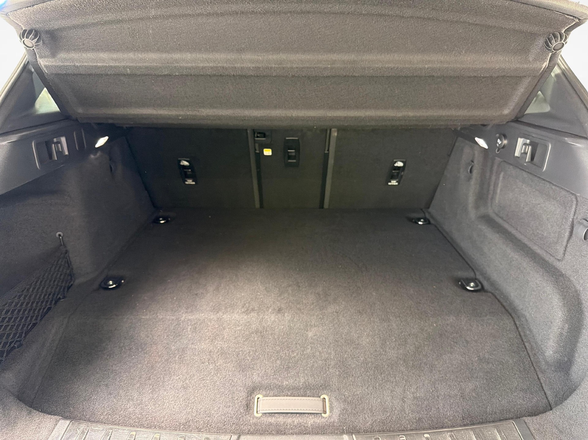 JAGUAR F-Pace 2.0 P400e R-Dynamic HSE AWD Plug In Hybrid 404PS-image-11