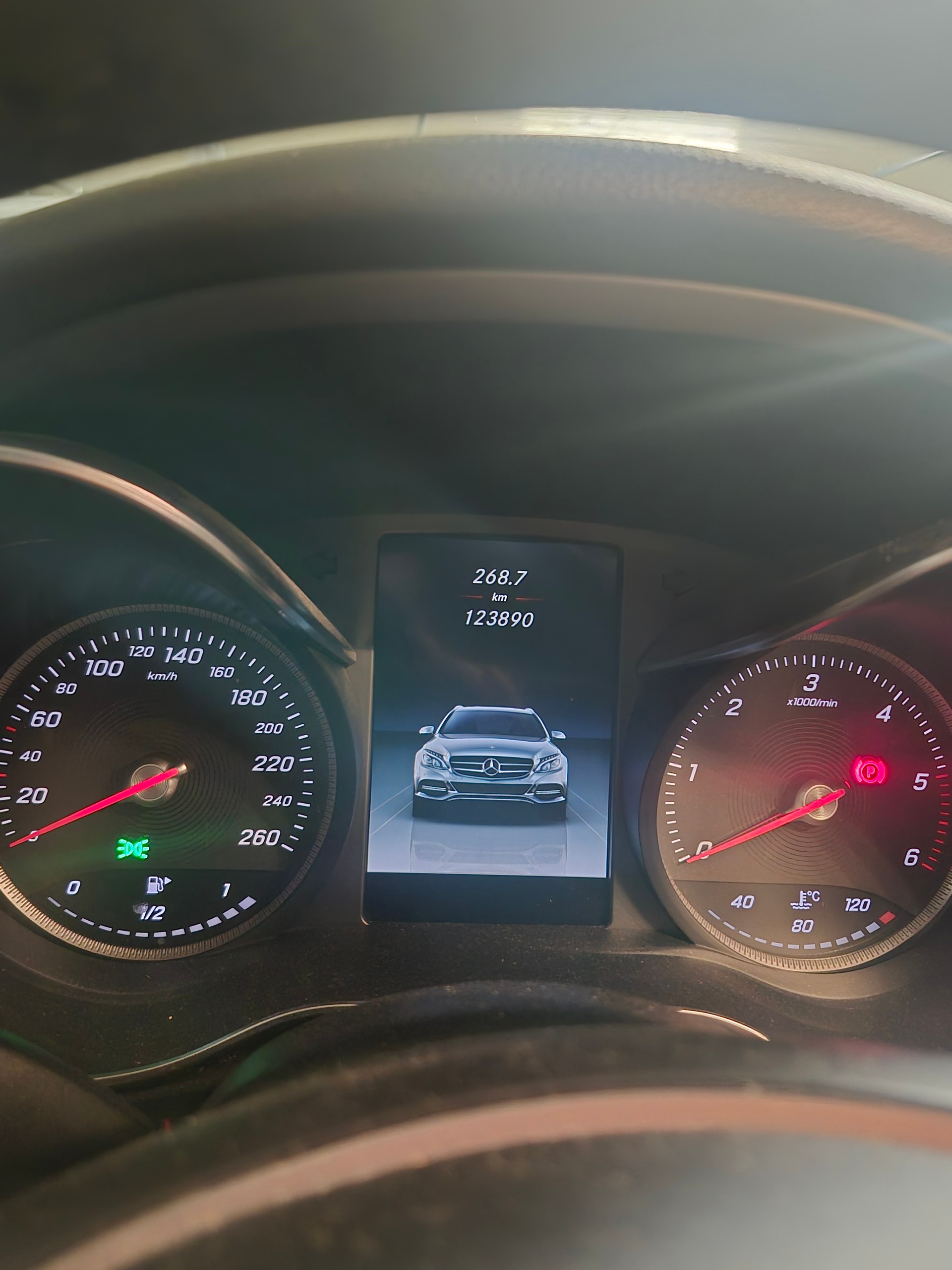 MERCEDES-BENZ C 220 BlueTec-image-4