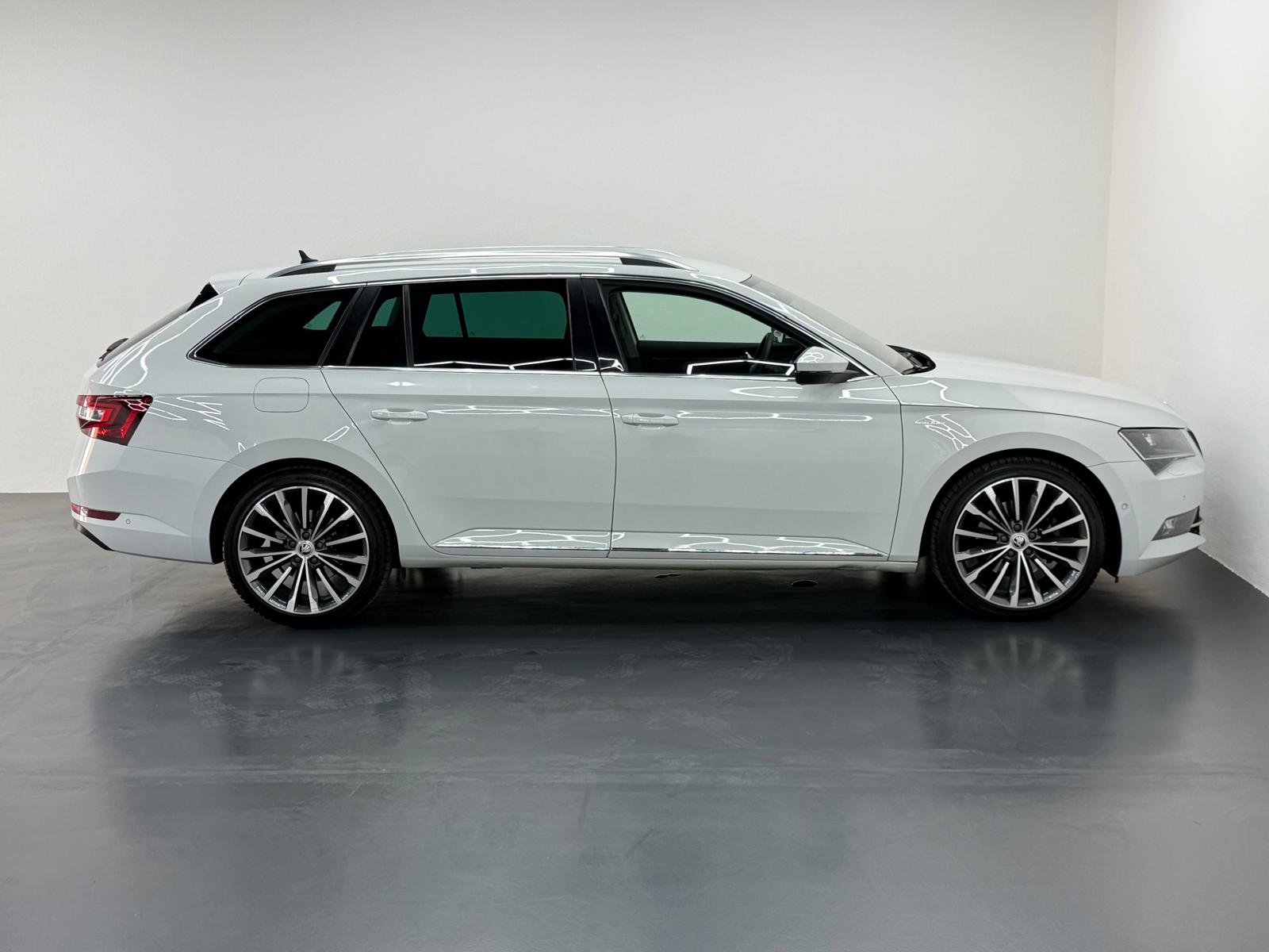 SKODA Superb Combi 2.0 TDi Laurin & Klement-image-3