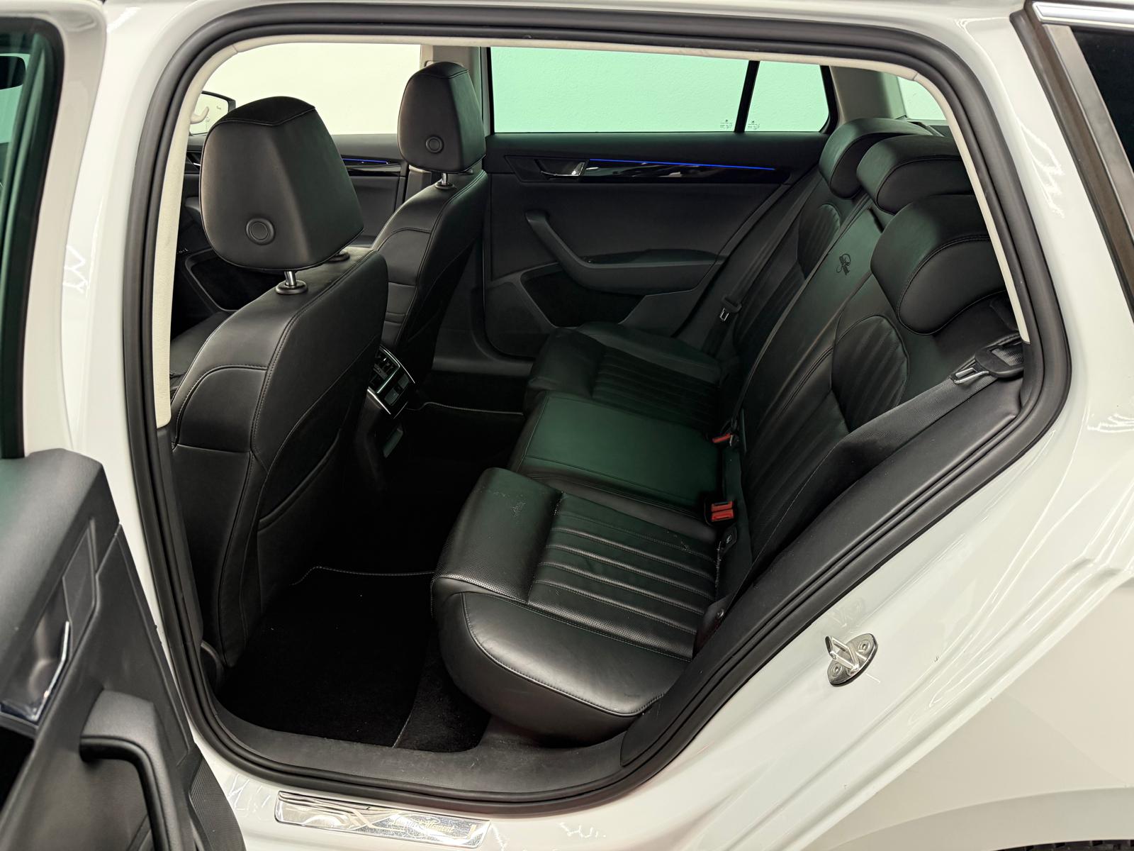 SKODA Superb Combi 2.0 TDi Laurin & Klement-image-9