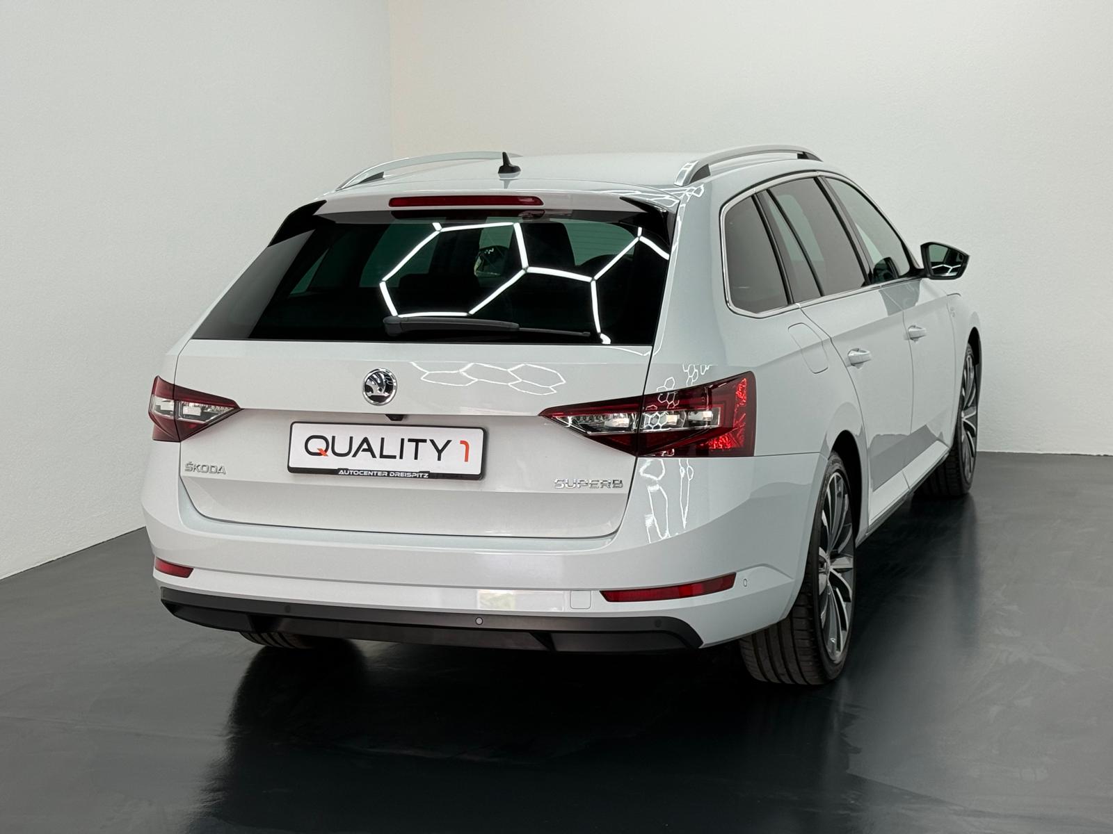 SKODA Superb Combi 2.0 TDi Laurin & Klement-image-4