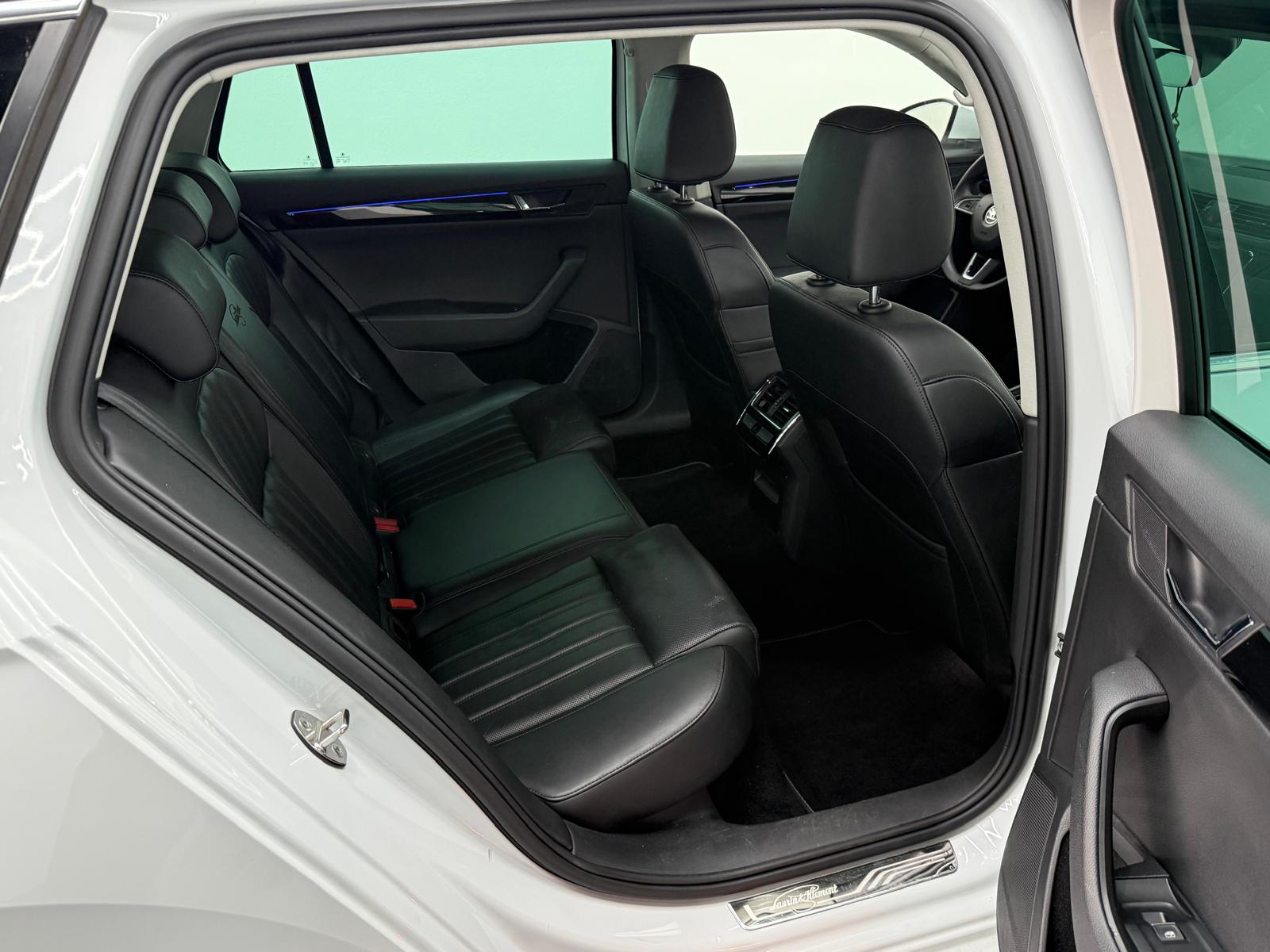 SKODA Superb Combi 2.0 TDi Laurin & Klement-image-11