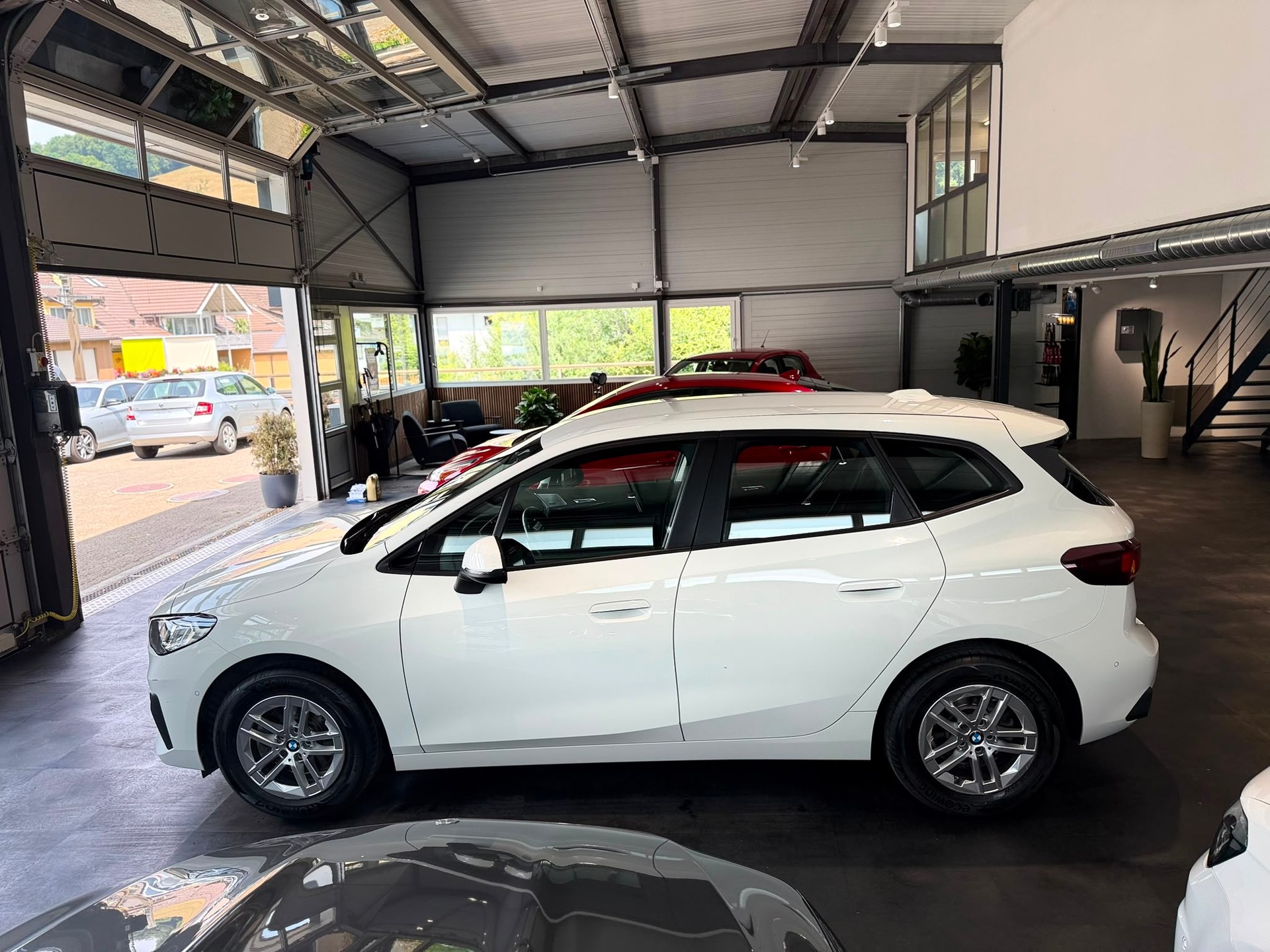 BMW 218i Active Tourer DKG-image-1