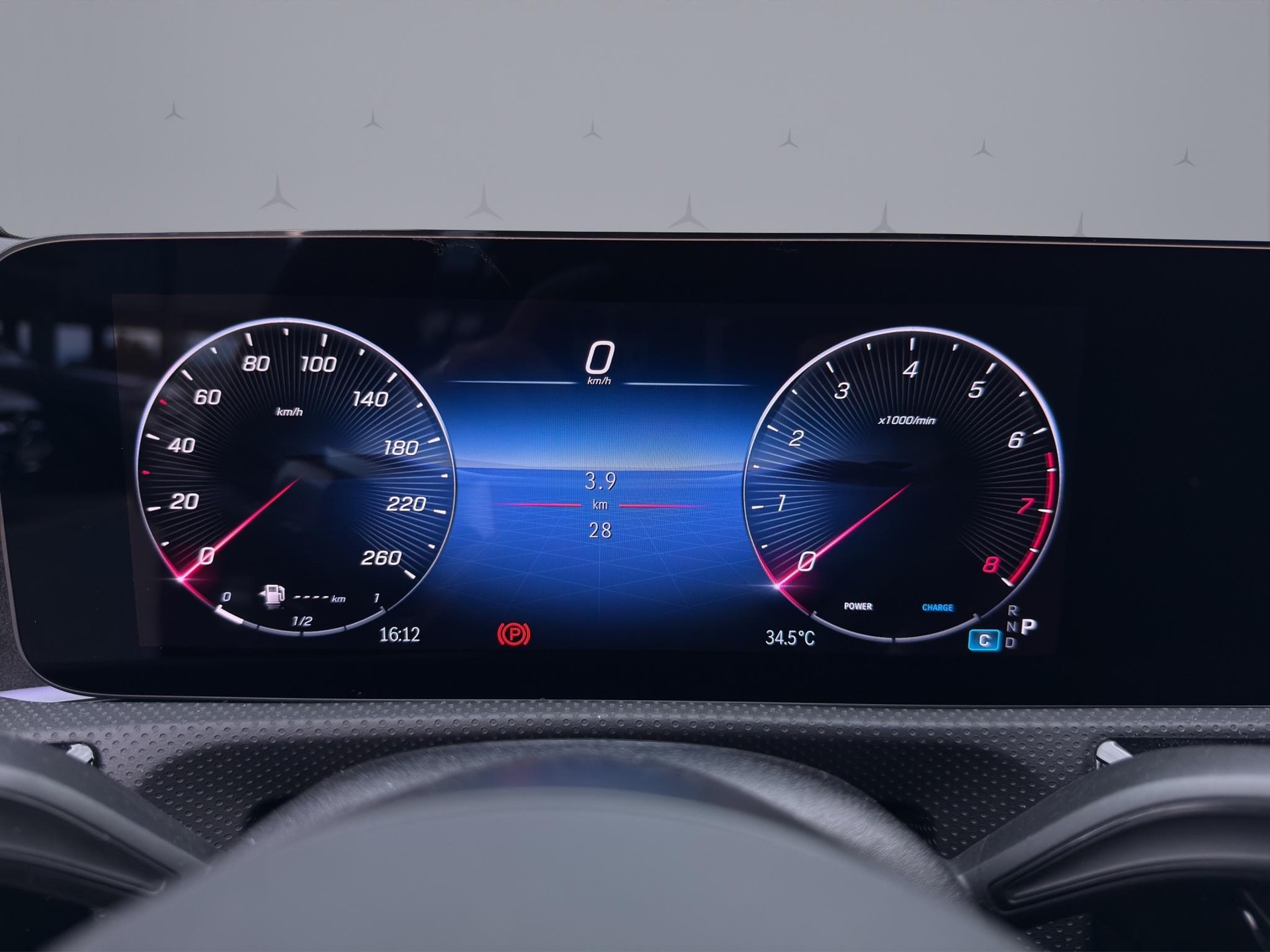 MERCEDES-BENZ A 200 Night Star AMG Line-image-11