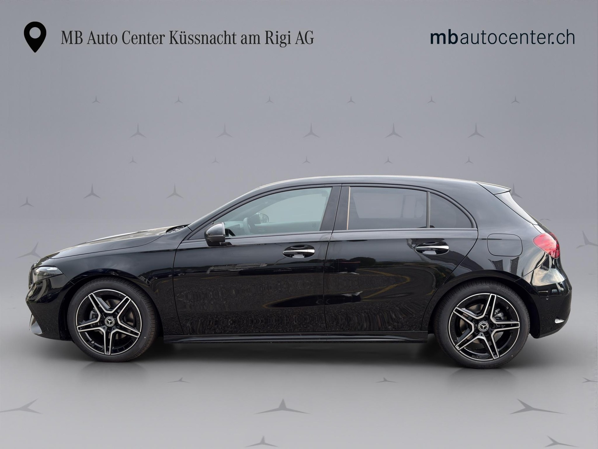 MERCEDES-BENZ A 200 Night Star AMG Line-image-3