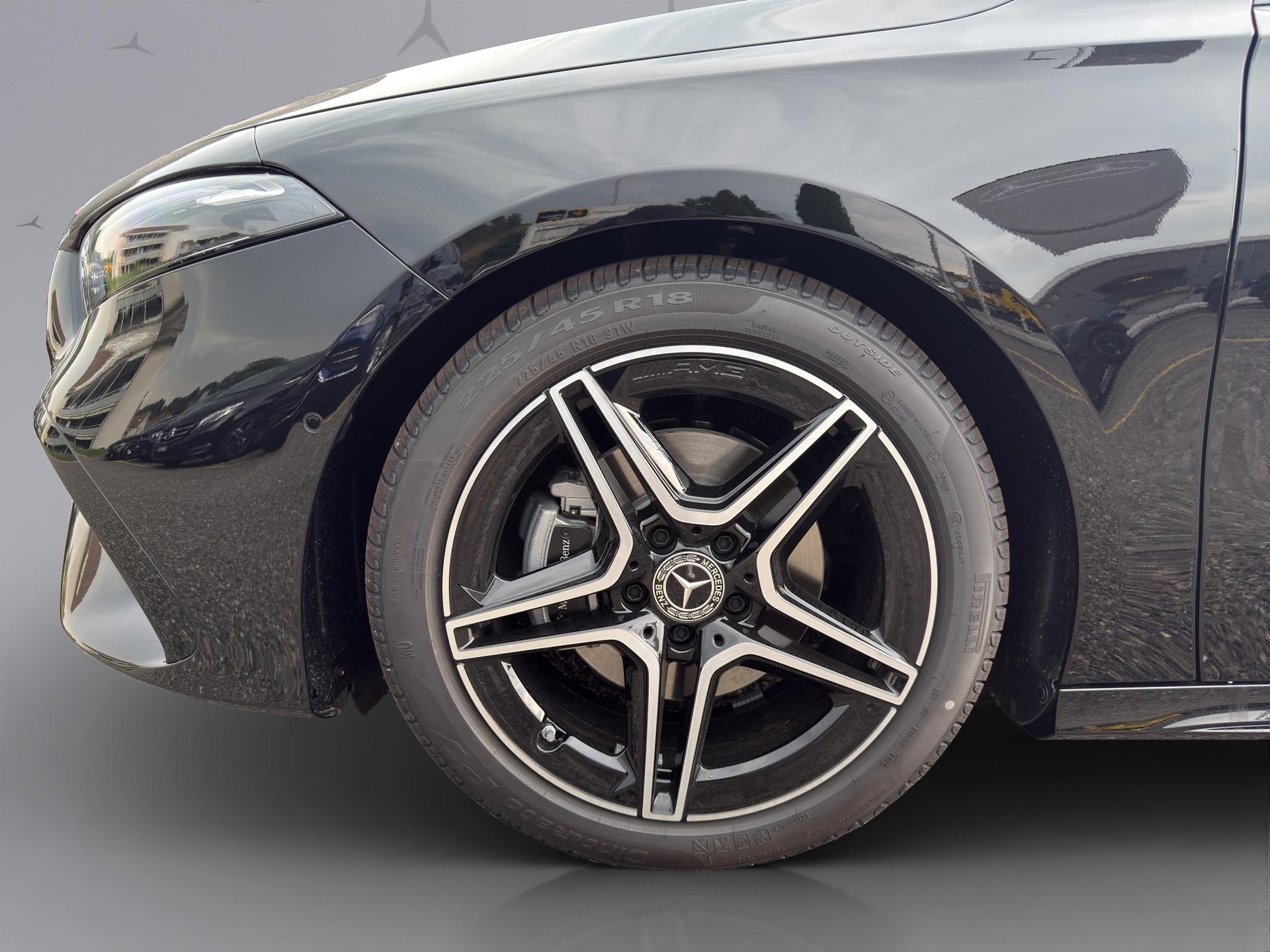 MERCEDES-BENZ A 200 Night Star AMG Line-image-2