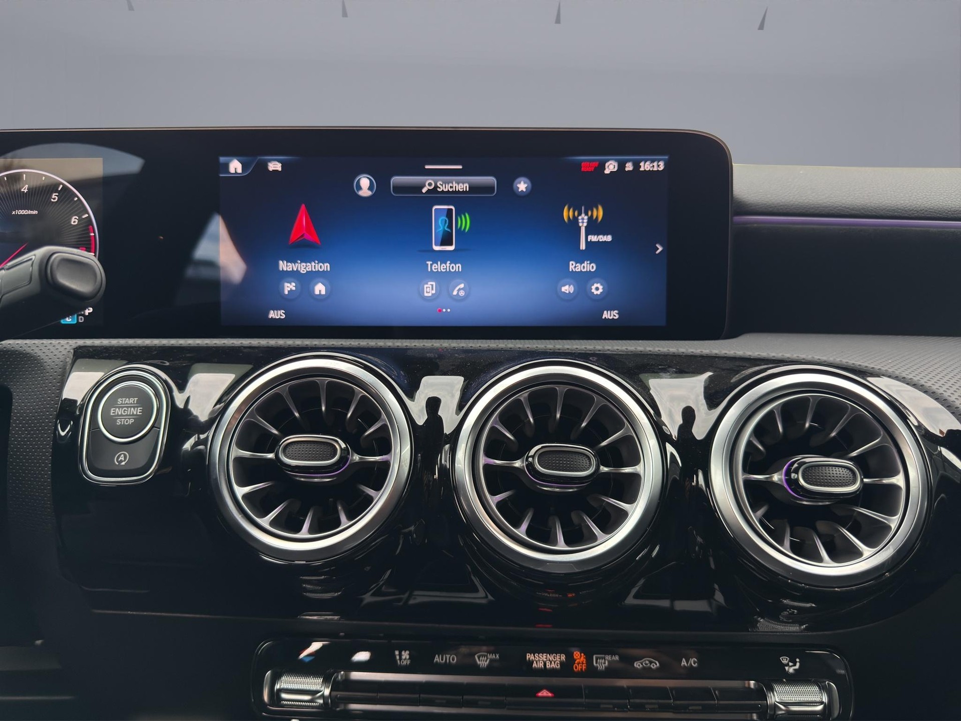 MERCEDES-BENZ A 200 Night Star AMG Line-image-15