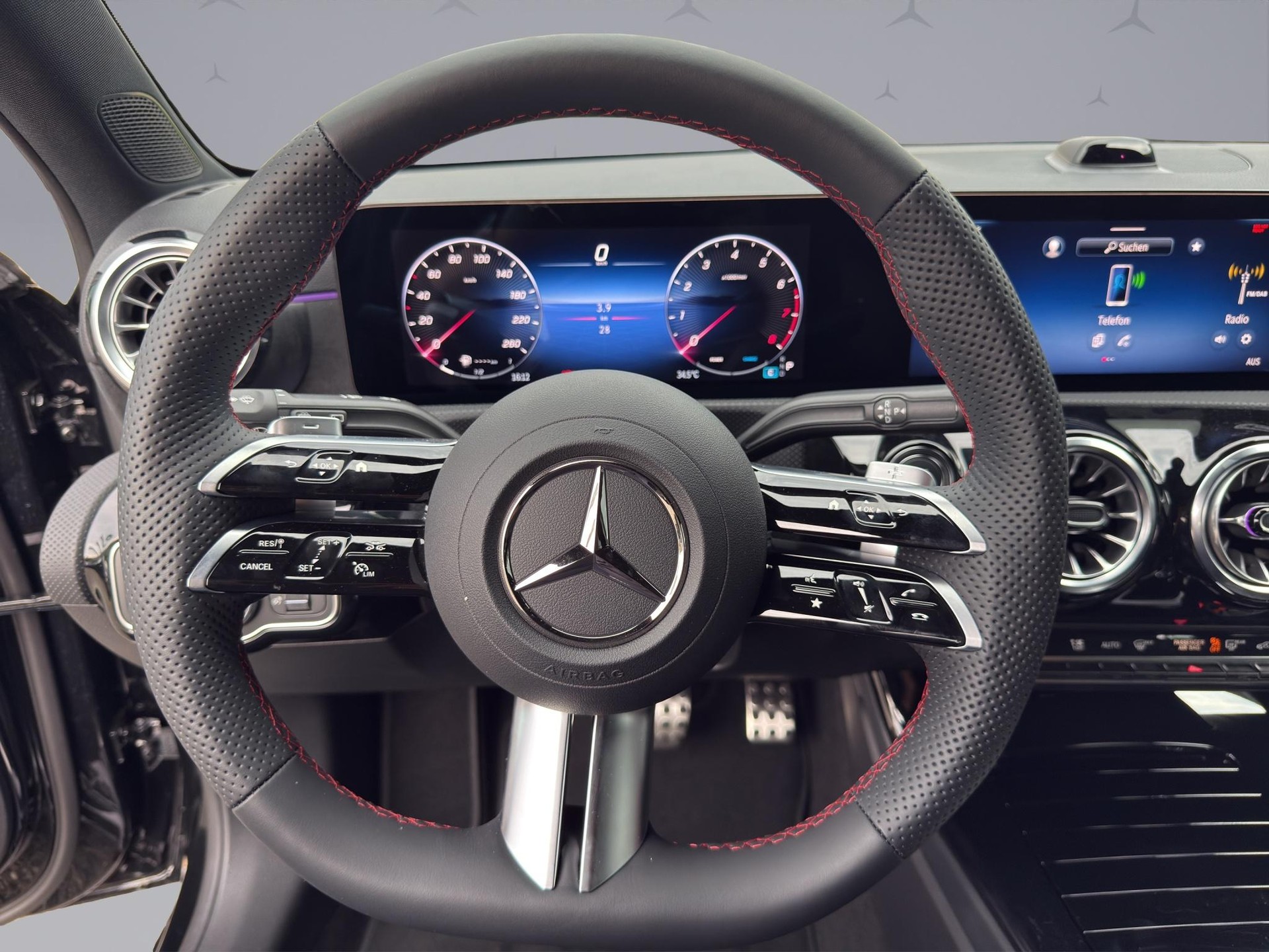 MERCEDES-BENZ A 200 Night Star AMG Line-image-10