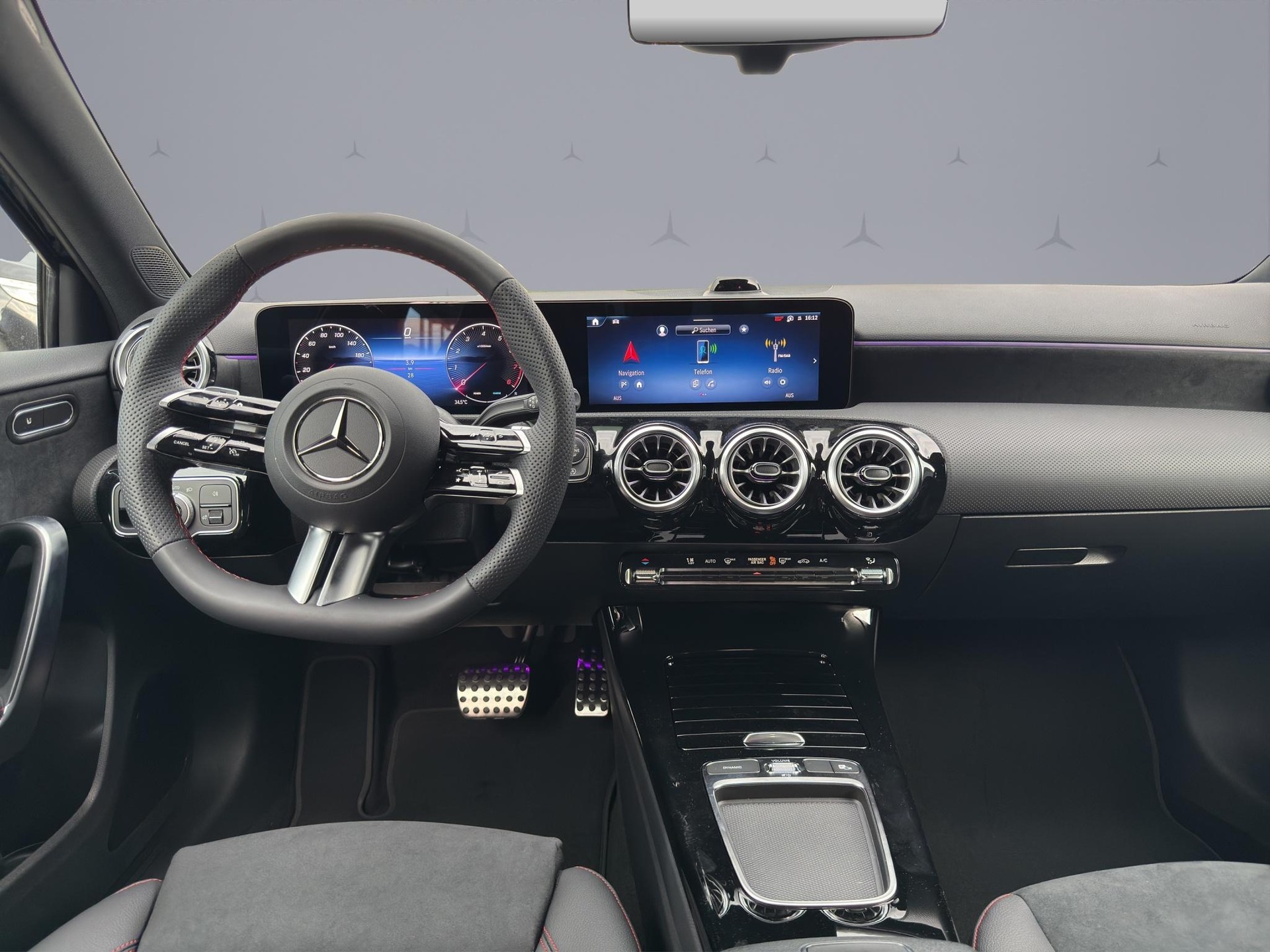MERCEDES-BENZ A 200 Night Star AMG Line-image-13
