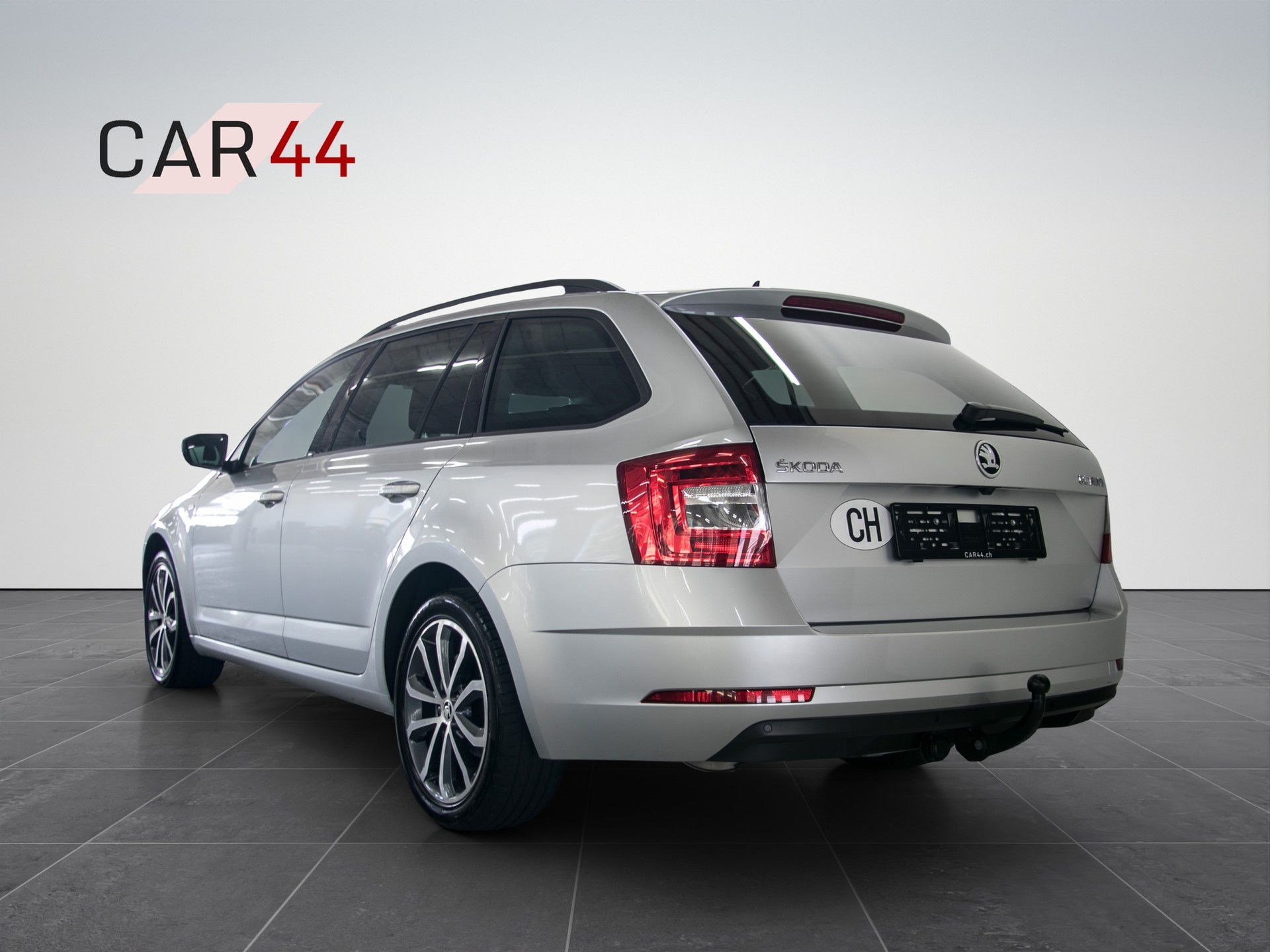 SKODA Octavia Combi 1.5 TSI Soleil DSG-image-2