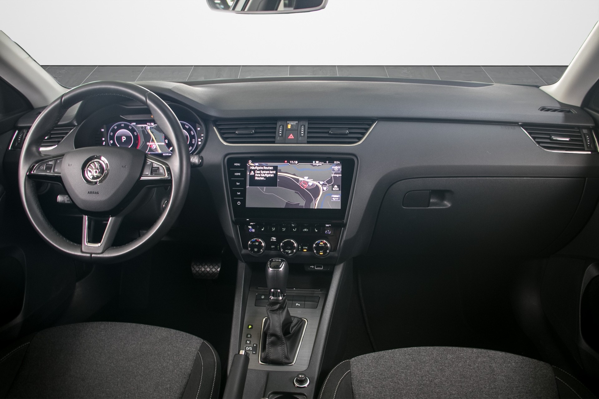SKODA Octavia Combi 1.5 TSI Soleil DSG-image-3