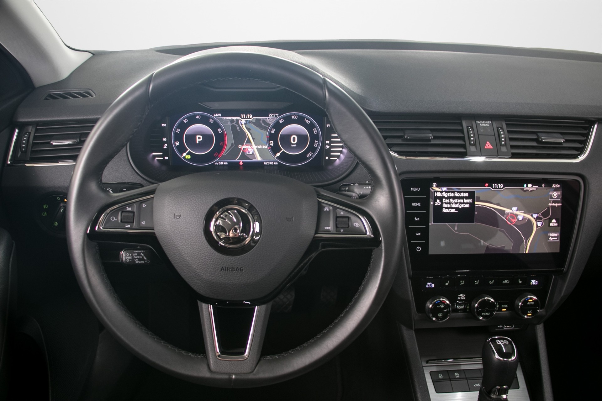 SKODA Octavia Combi 1.5 TSI Soleil DSG-image-4