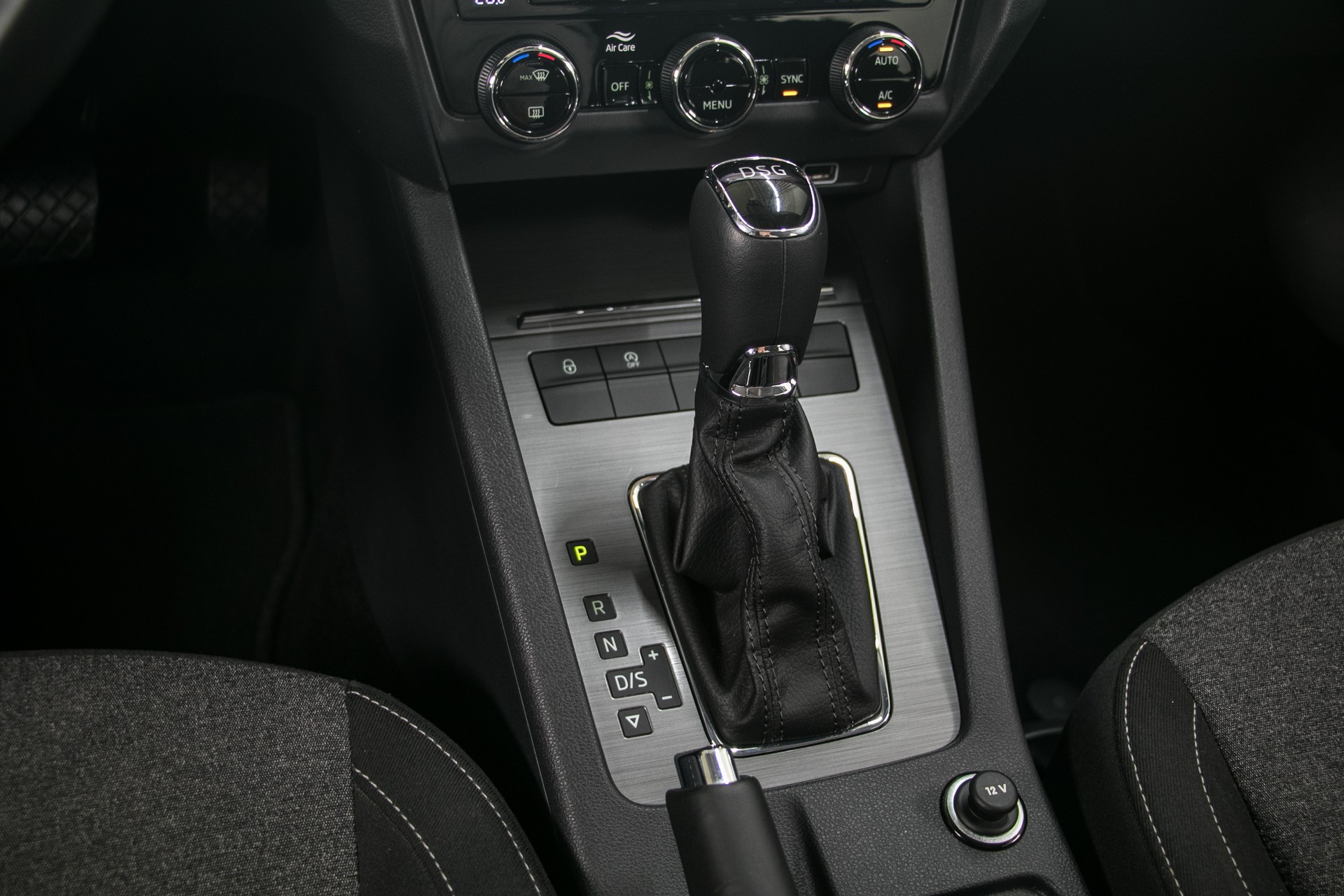SKODA Octavia Combi 1.5 TSI Soleil DSG-image-9