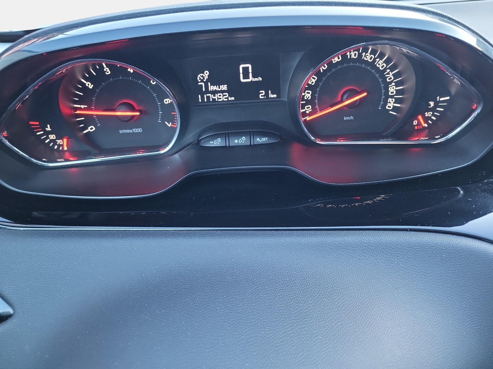 PEUGEOT 208 1.2 VTI Access-image-10