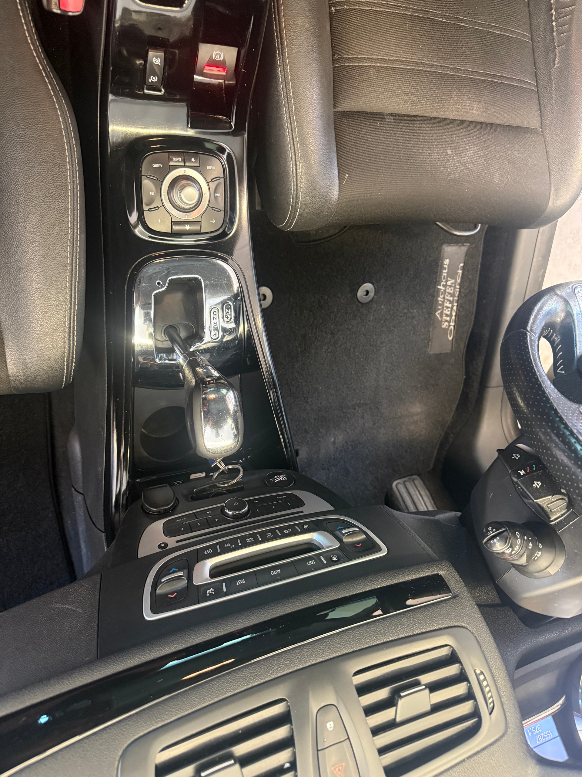 RENAULT Mégane Grandtour 1.2 16V Turbo Swiss Edition EDC-image-15