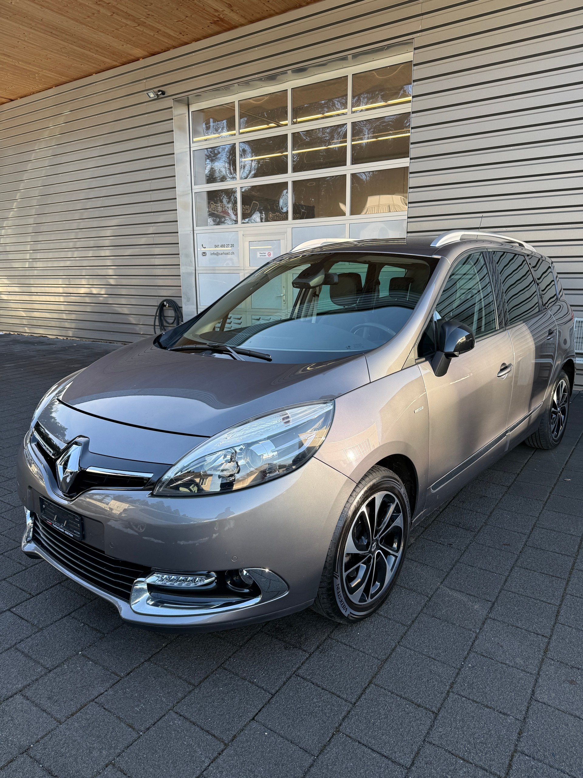RENAULT Mégane Grandtour 1.2 16V Turbo Swiss Edition EDC-image-1