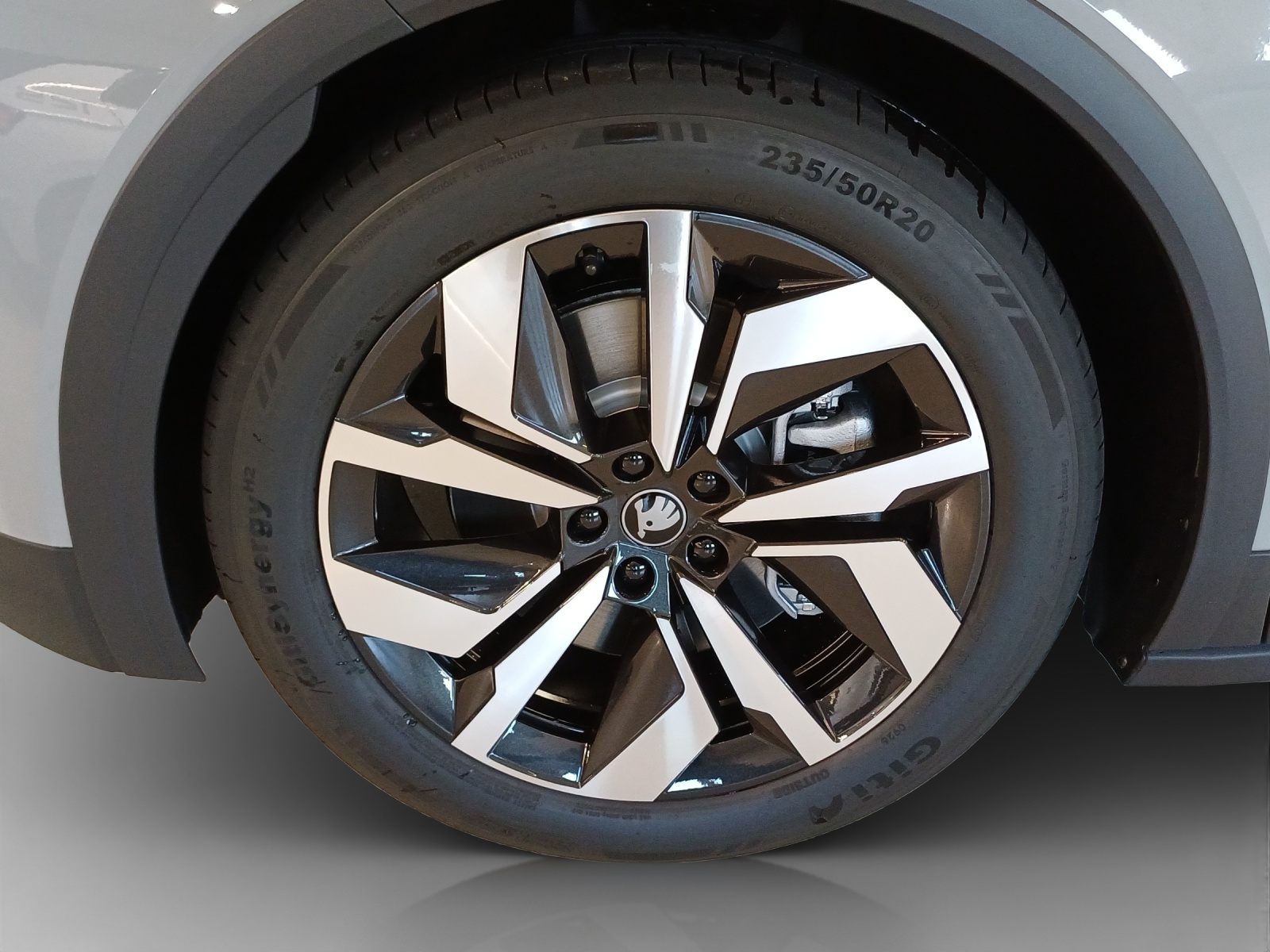 SKODA Elroq 85x Sportline 4x4-image-13