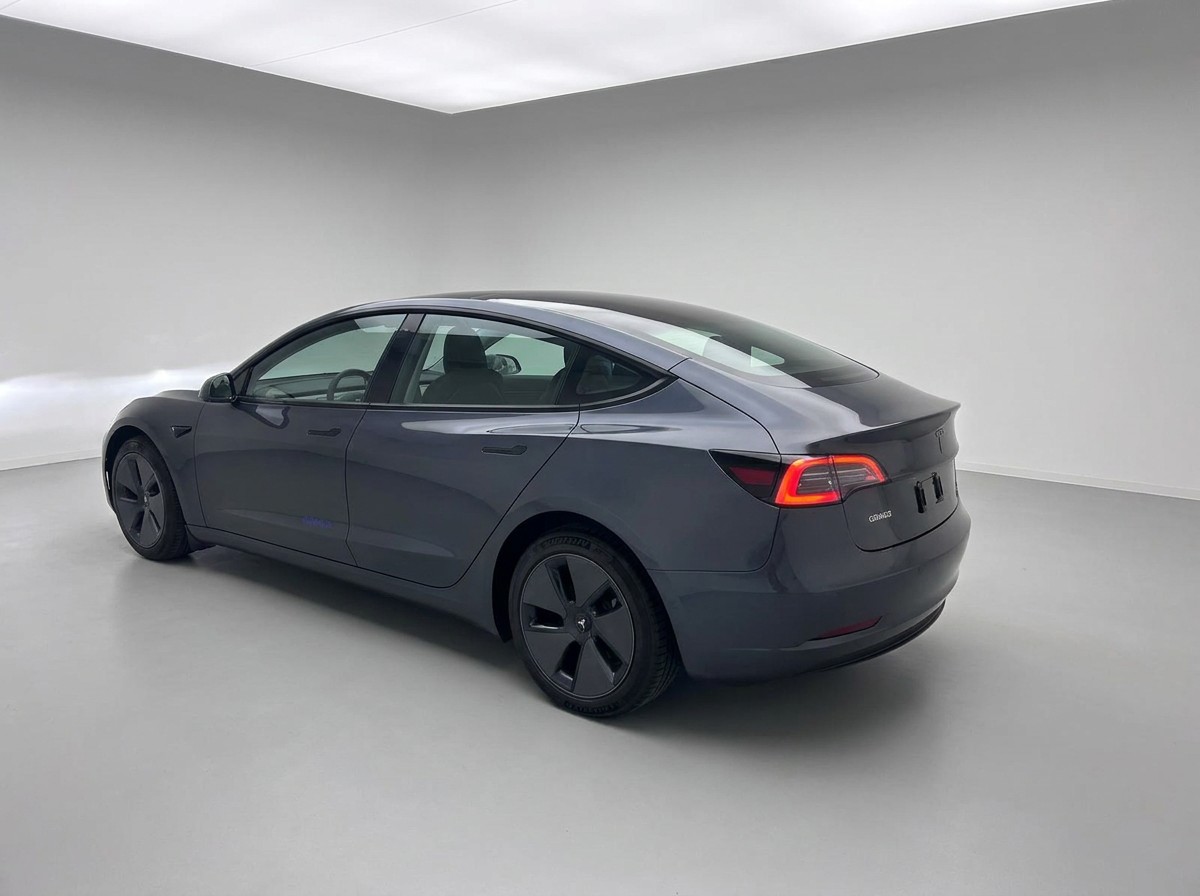 TESLA Model 3 RWD Long Range-image-2