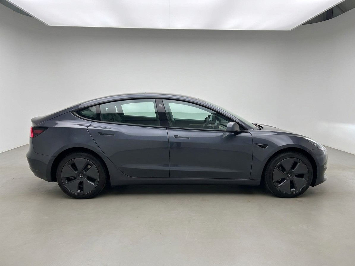 TESLA Model 3 RWD Long Range-image-4
