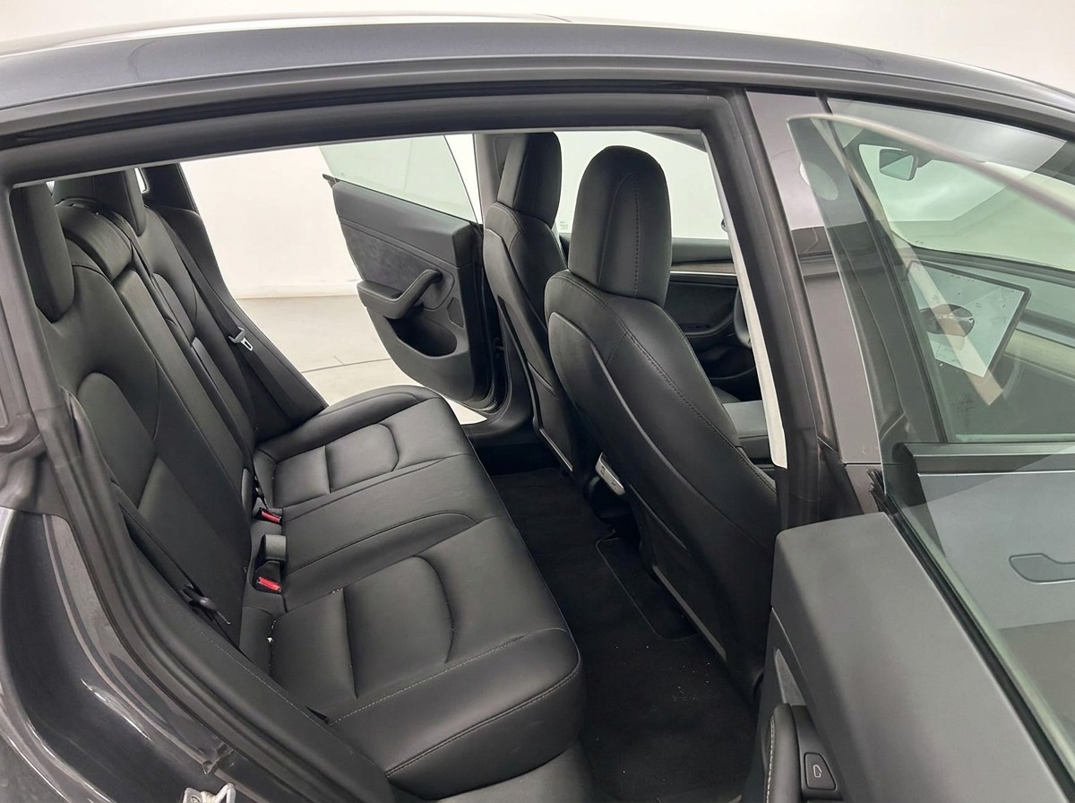 TESLA Model 3 RWD Long Range-image-7
