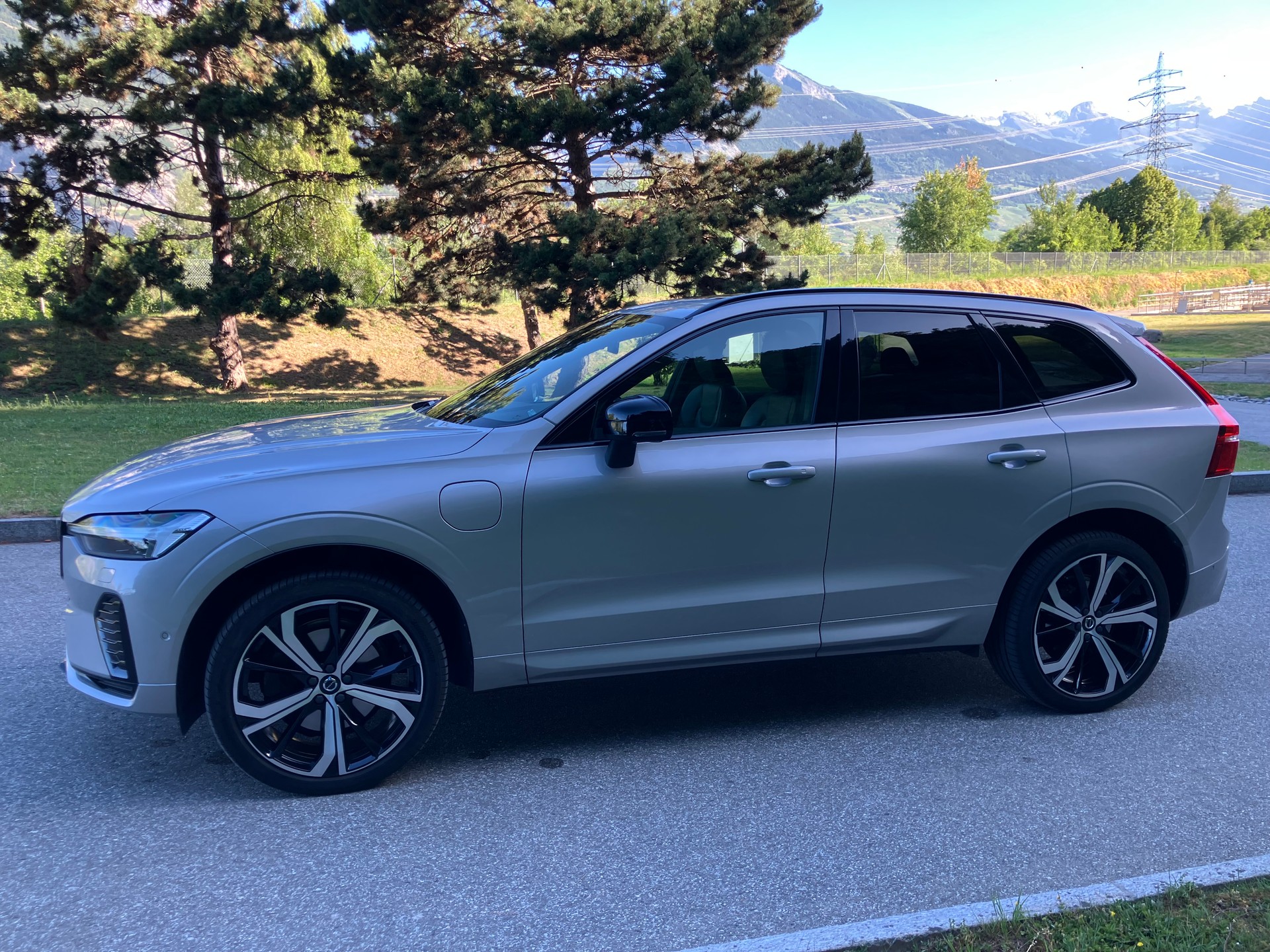 VOLVO 2.0 T6 TE R-Design eAWD-image-1