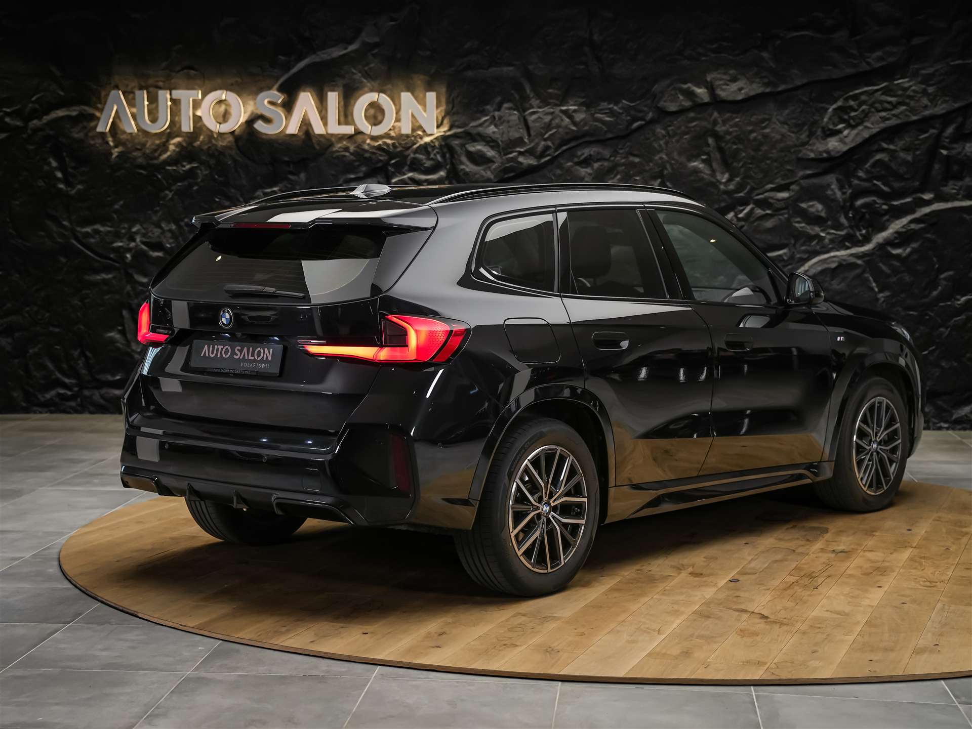 BMW X1 xDrive 23i M Sport *Abstandsregler*El. Sitze mit Memory*AHK*-image-4