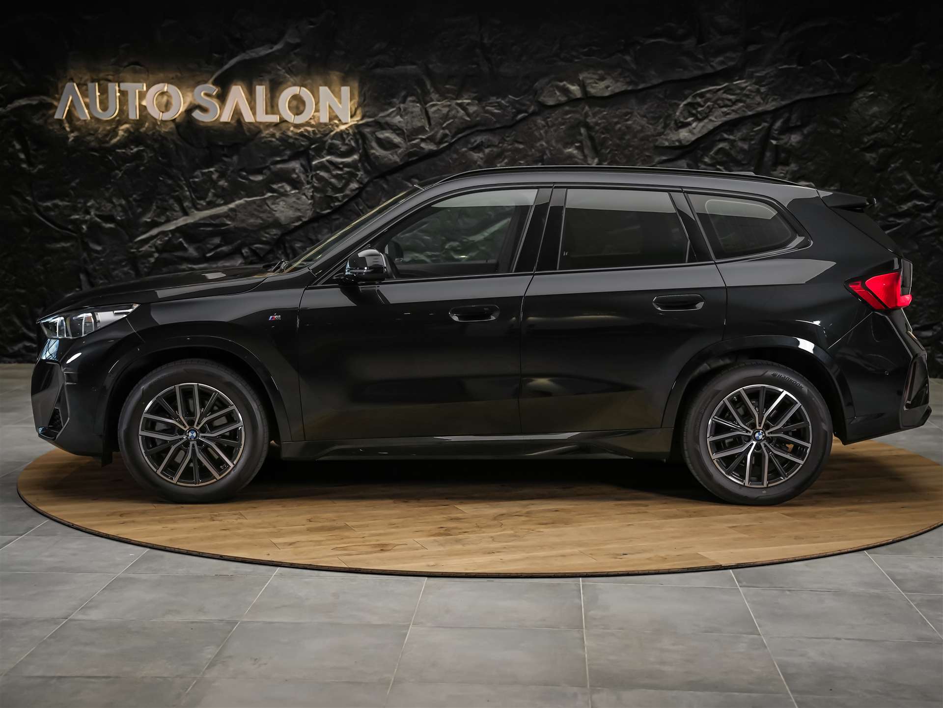 BMW X1 xDrive 23i M Sport *Abstandsregler*El. Sitze mit Memory*AHK*-image-1