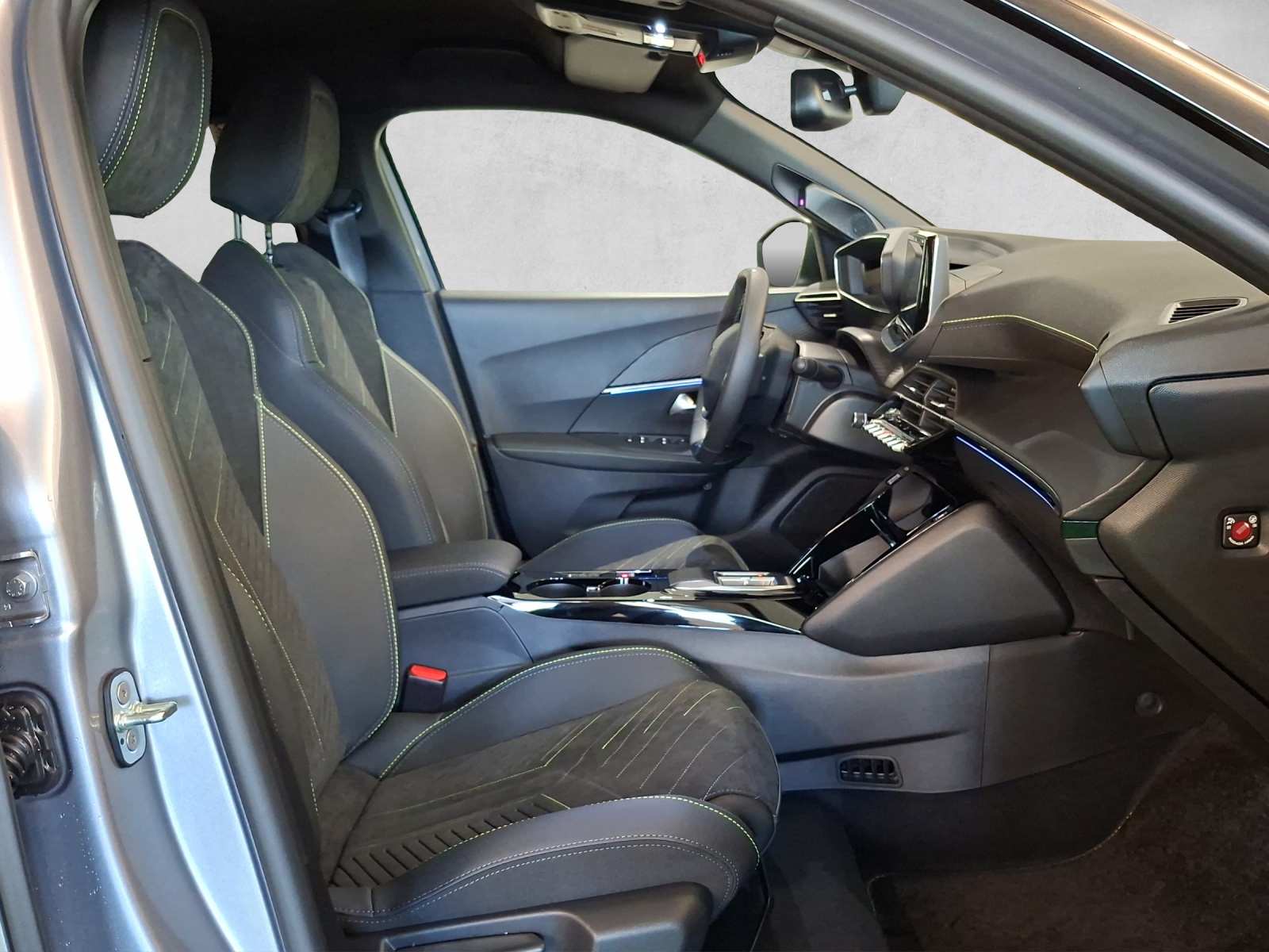 PEUGEOT 2008 e-GT 54kWh-image-11