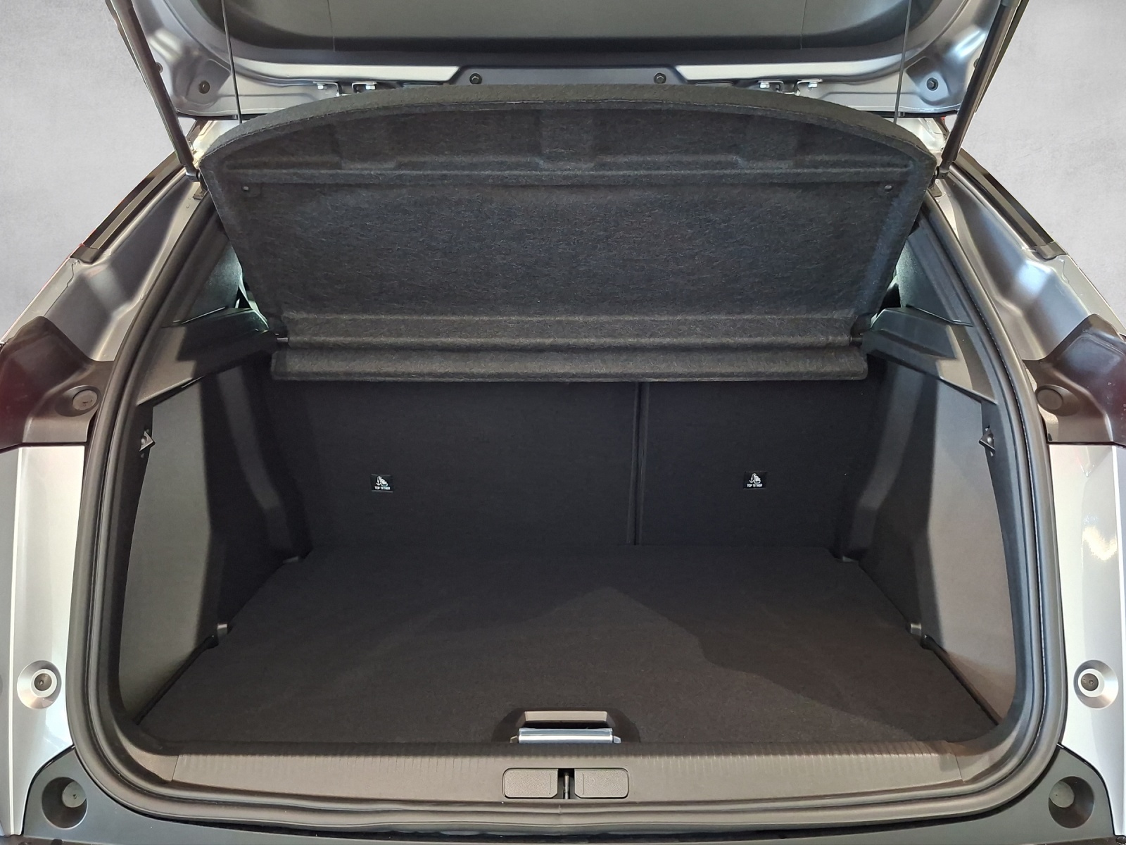 PEUGEOT 2008 e-GT 54kWh-image-13