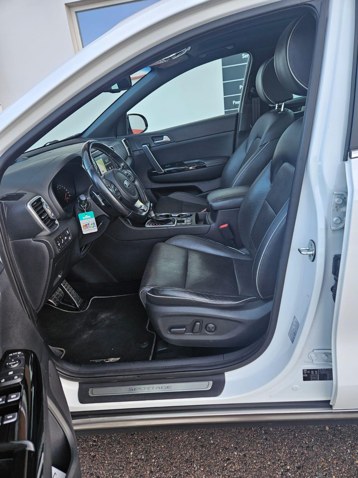KIA Sportage 2.0 CRDi Style GT-Line-image-4