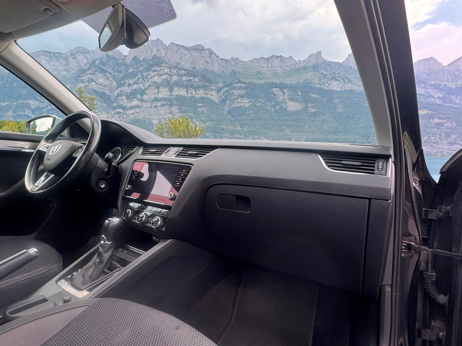 SKODA Octavia Combi 2.0 TDI Scout 4x4 DSG-image-13