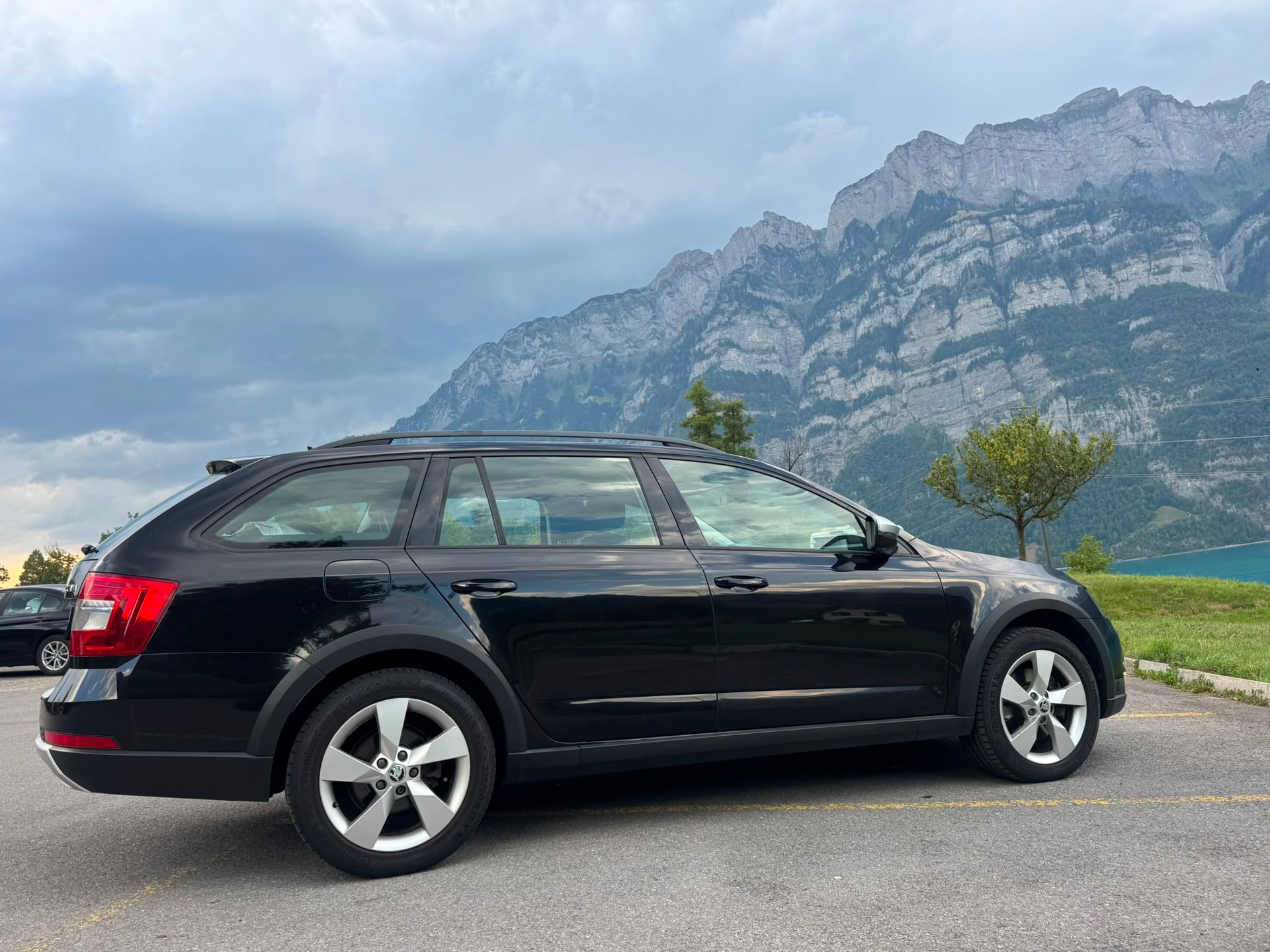 SKODA Octavia Combi 2.0 TDI Scout 4x4 DSG-image-4