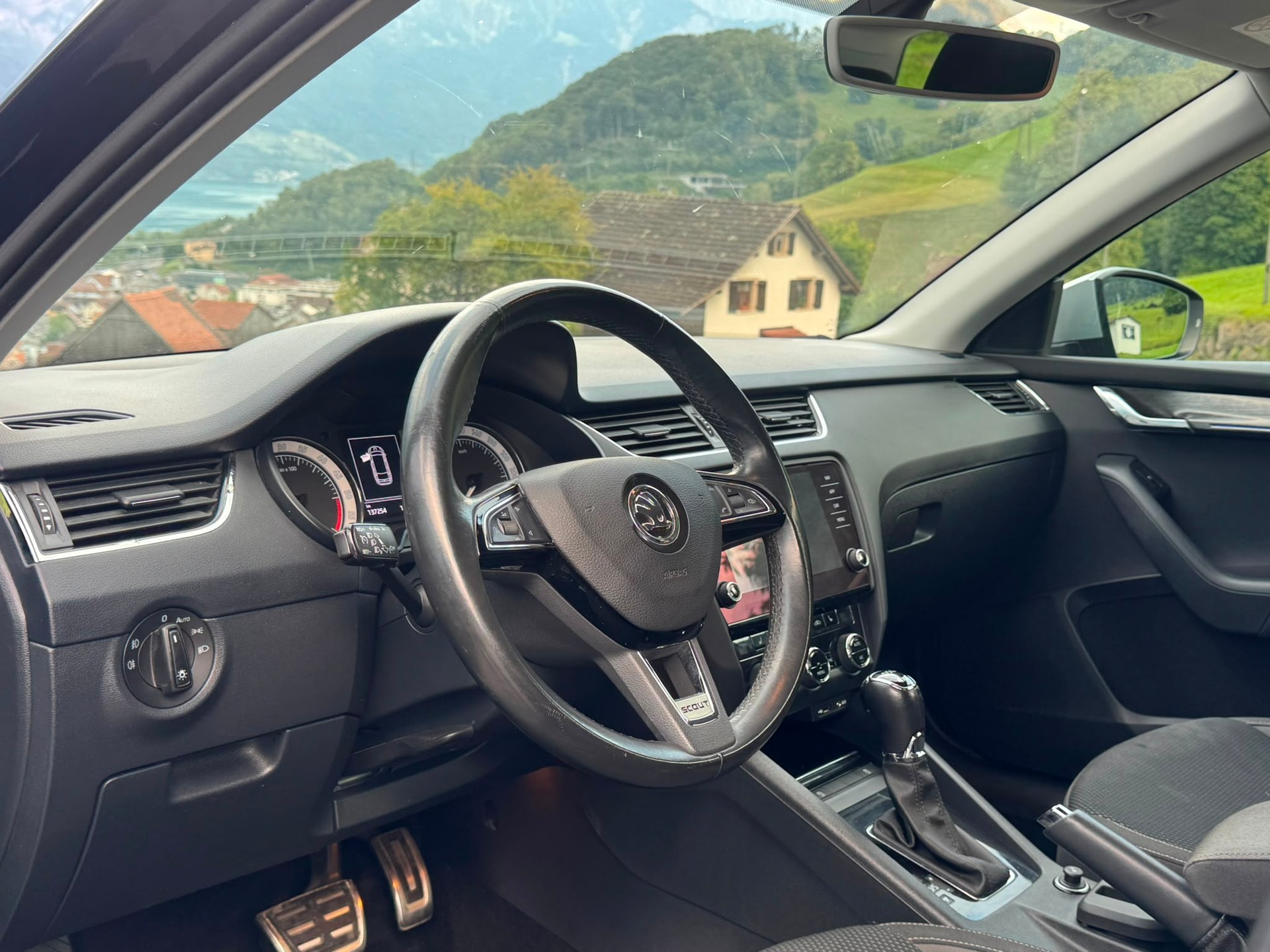 SKODA Octavia Combi 2.0 TDI Scout 4x4 DSG-image-17