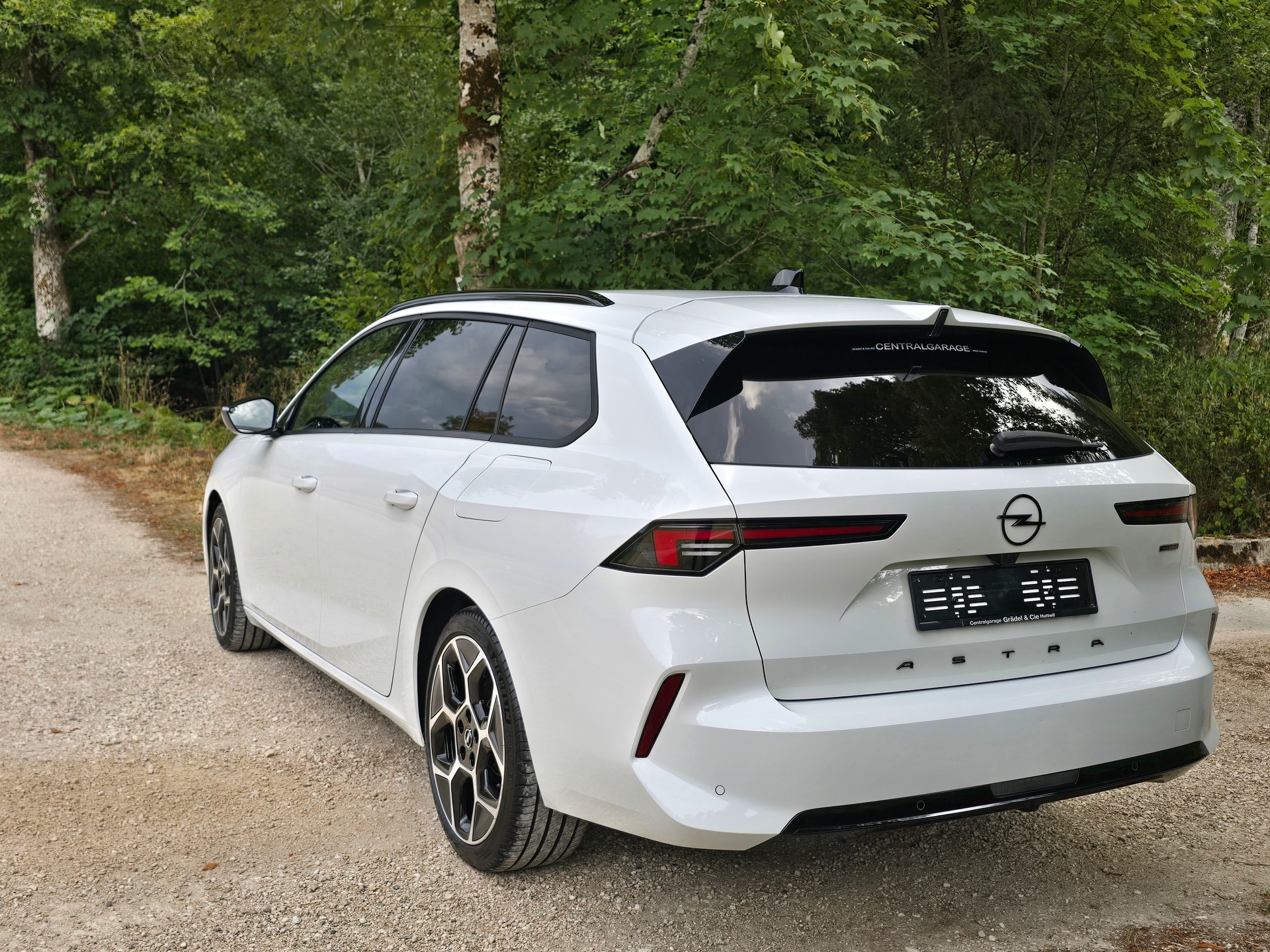 OPEL Astra Sports Tourer 1.6 PHEV Turbo Ultimate-image-1