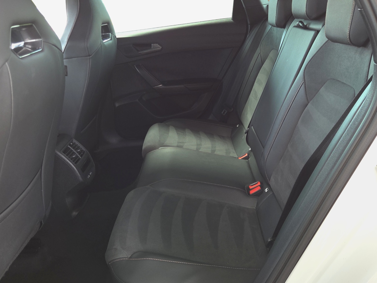 CUPRA LEON ST 1.5 e-HYBRID pHEV Black SymphonyDSG-image-11