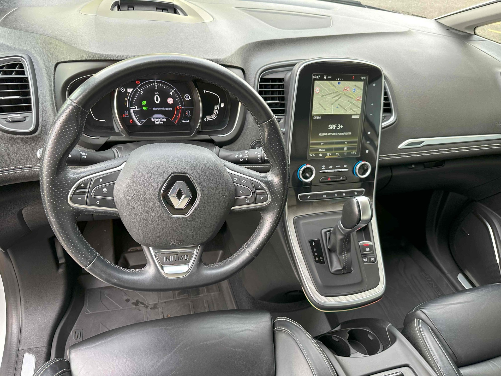 RENAULT Scénic 1.5 dCi Initiale Paris EDC-image-8