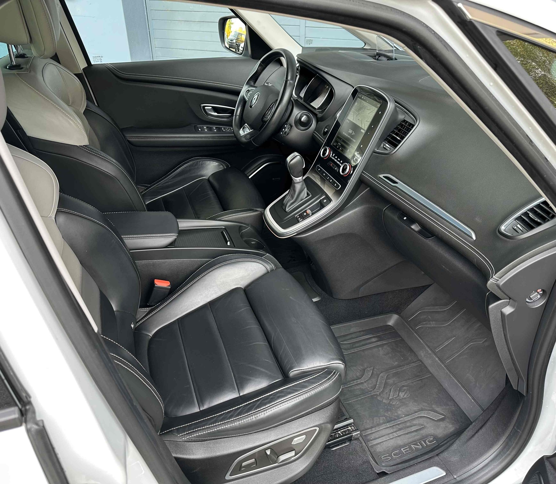 RENAULT Scénic 1.5 dCi Initiale Paris EDC-image-11