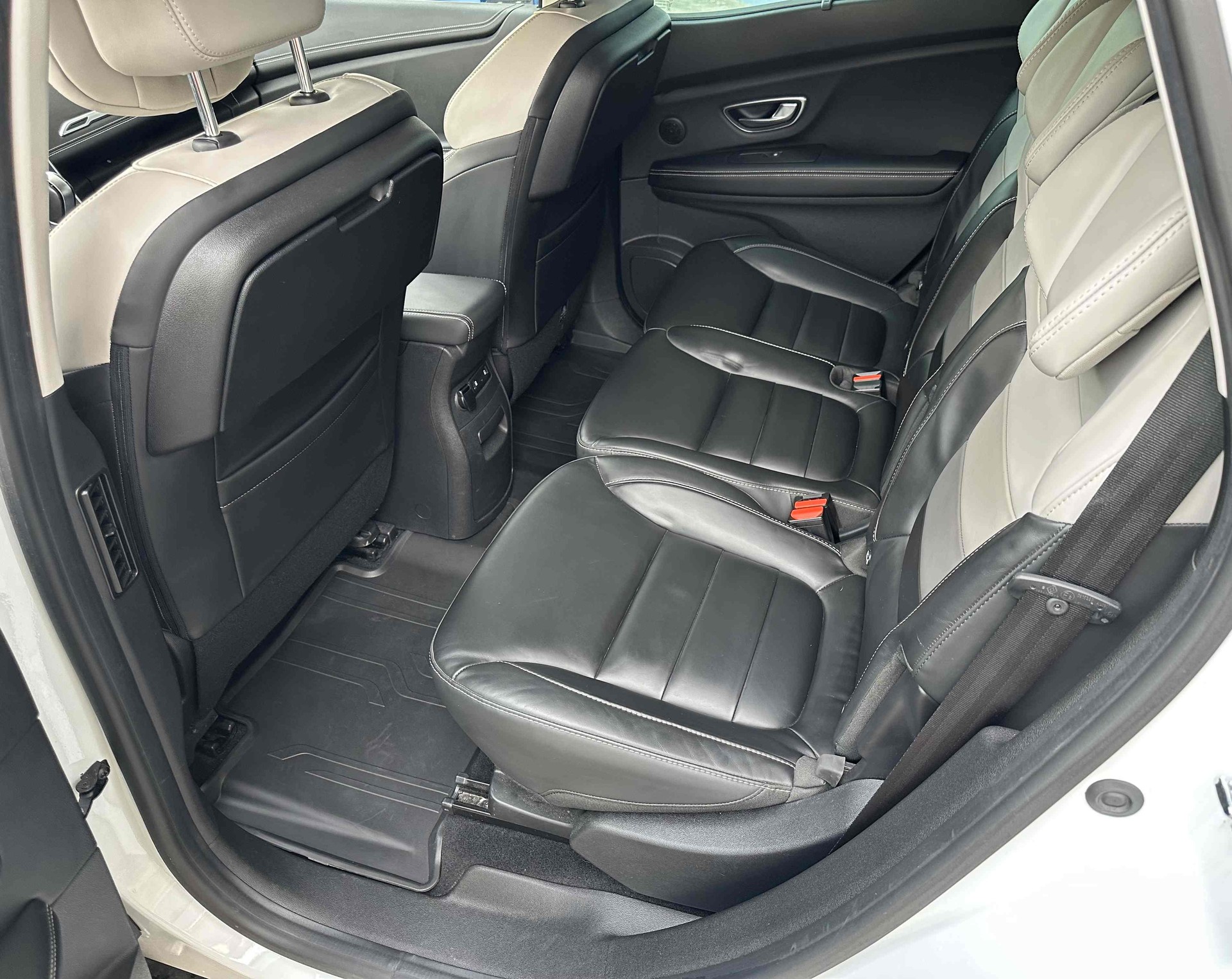 RENAULT Scénic 1.5 dCi Initiale Paris EDC-image-12