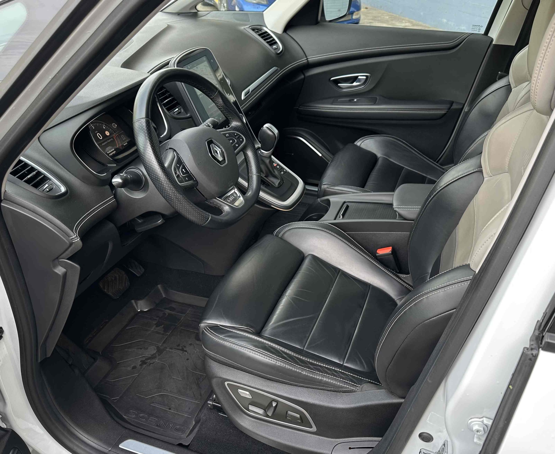 RENAULT Scénic 1.5 dCi Initiale Paris EDC-image-6