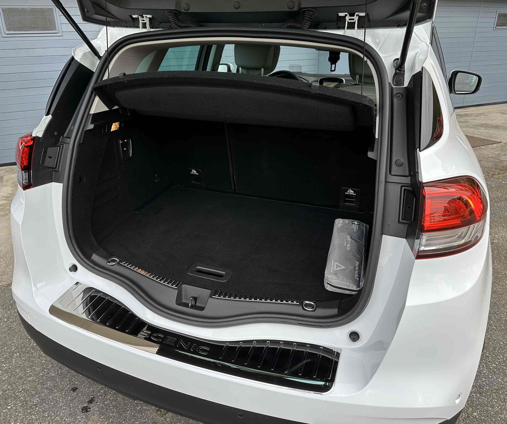 RENAULT Scénic 1.5 dCi Initiale Paris EDC-image-5