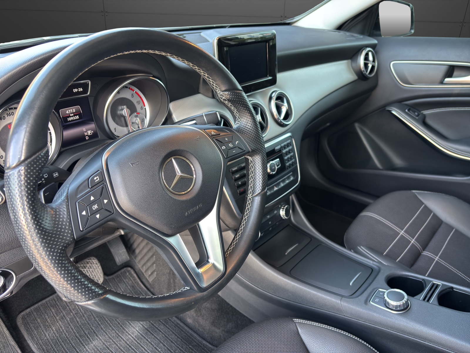 MERCEDES-BENZ GLA 200 CDI Swiss Star Edition Urban 4Matic 7G-DCT-image-4