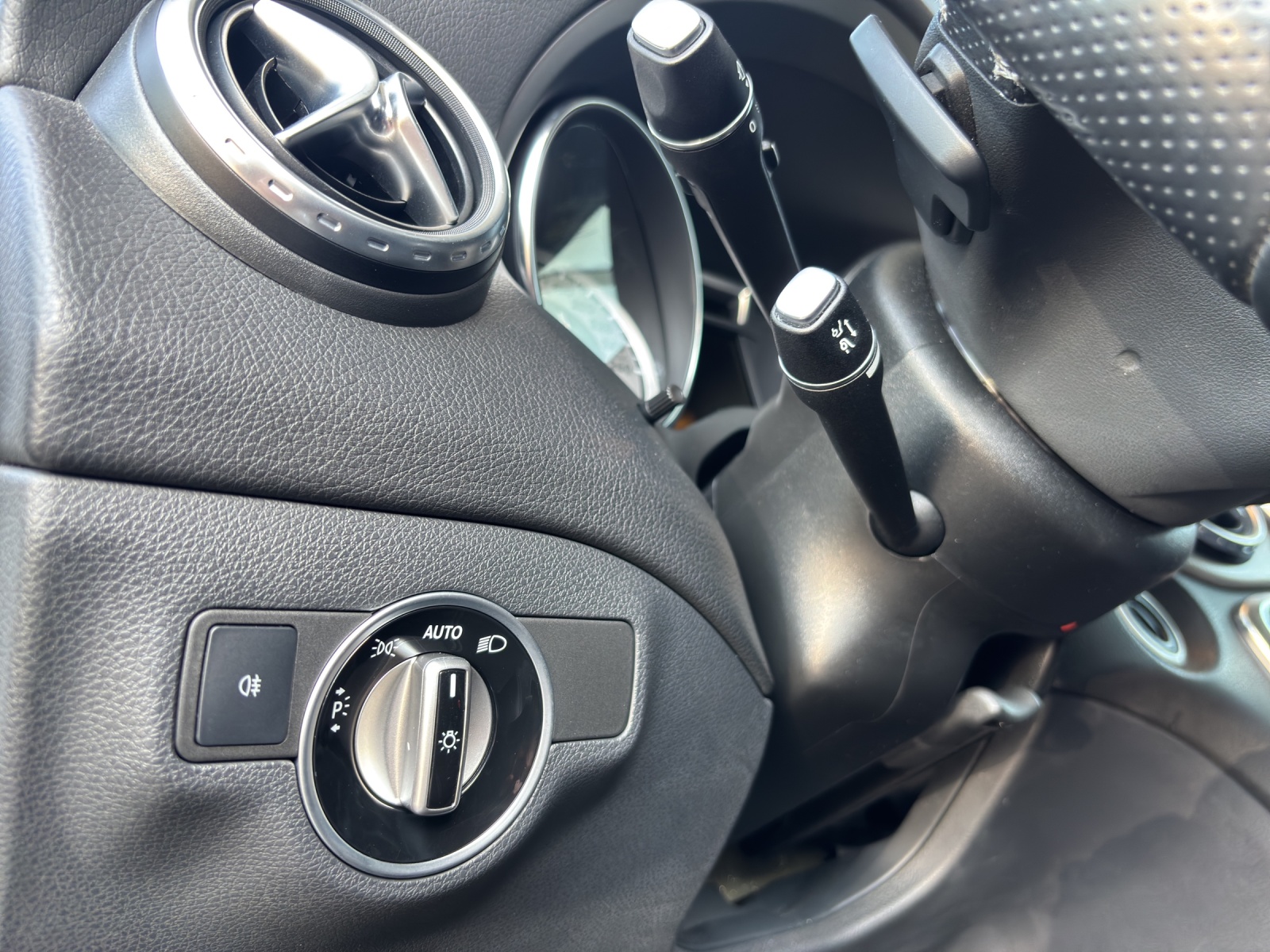 MERCEDES-BENZ GLA 200 CDI Swiss Star Edition Urban 4Matic 7G-DCT-image-10
