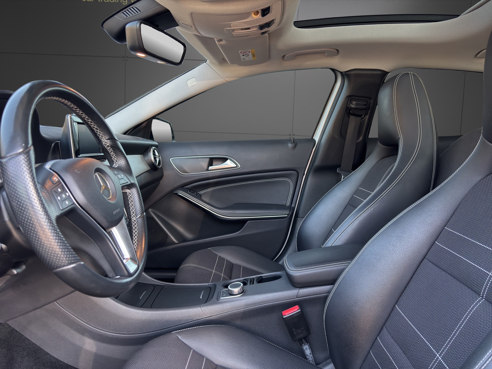 MERCEDES-BENZ GLA 200 CDI Swiss Star Edition Urban 4Matic 7G-DCT-image-2