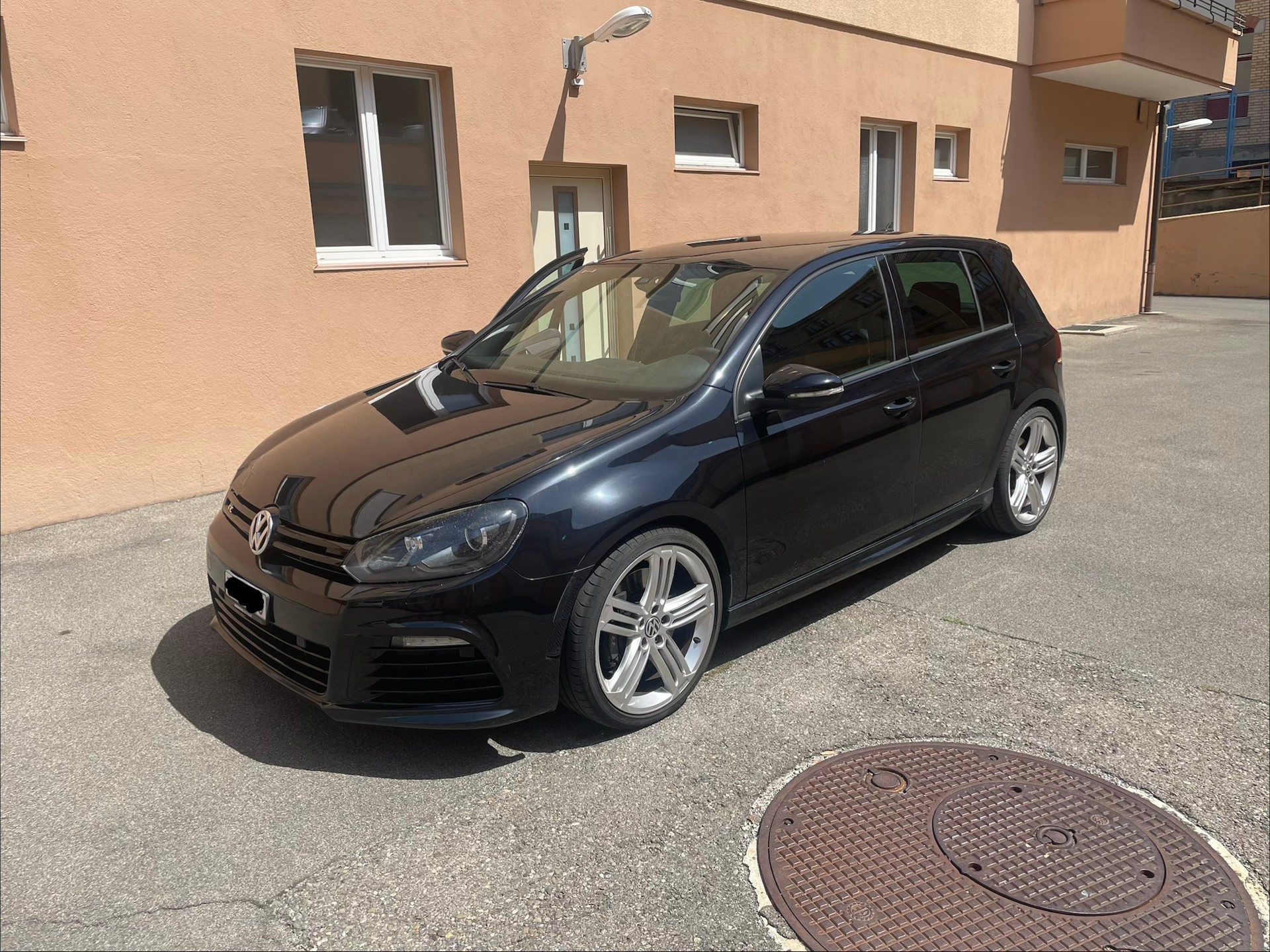 VW 2.0 TSI R DSG 4motion-image-3