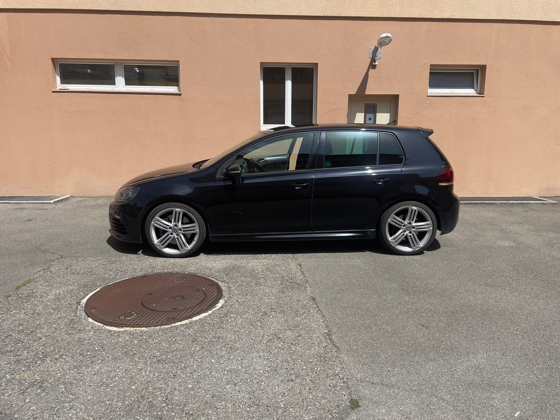 VW 2.0 TSI R DSG 4motion-image-0